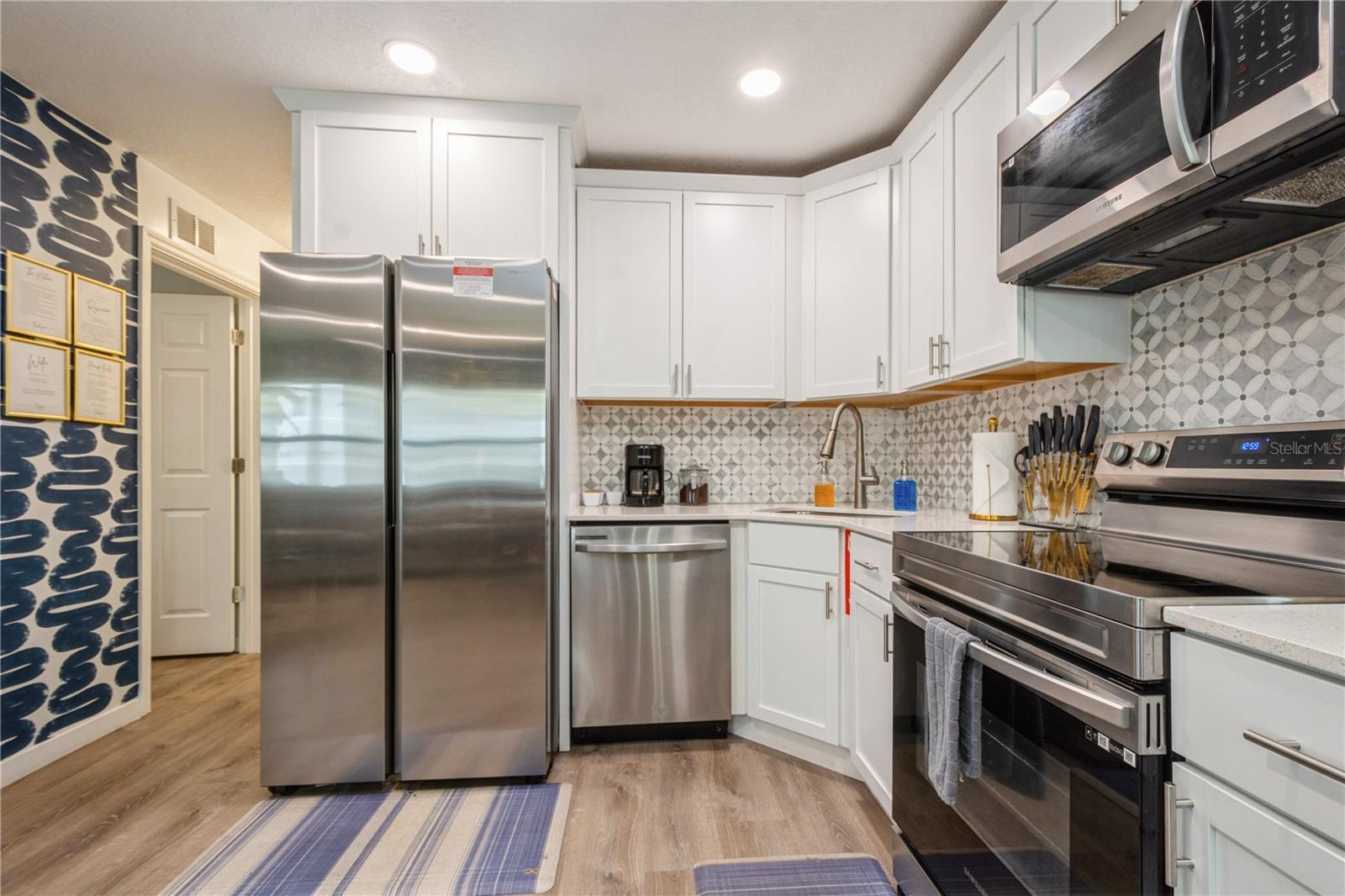 Listing photo id 8 for 6225 76th Avenue N