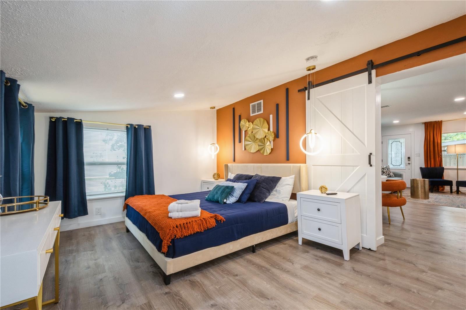 Listing photo id 13 for 6225 76th Avenue N
