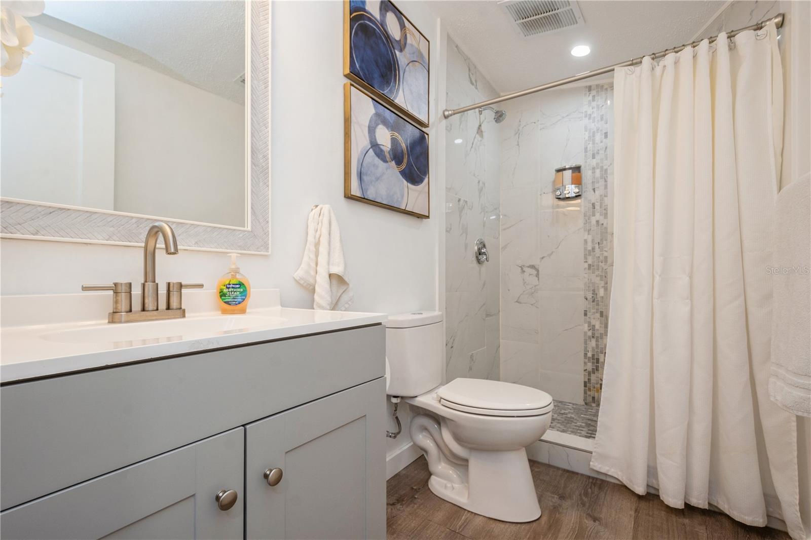 Listing photo id 16 for 6225 76th Avenue N