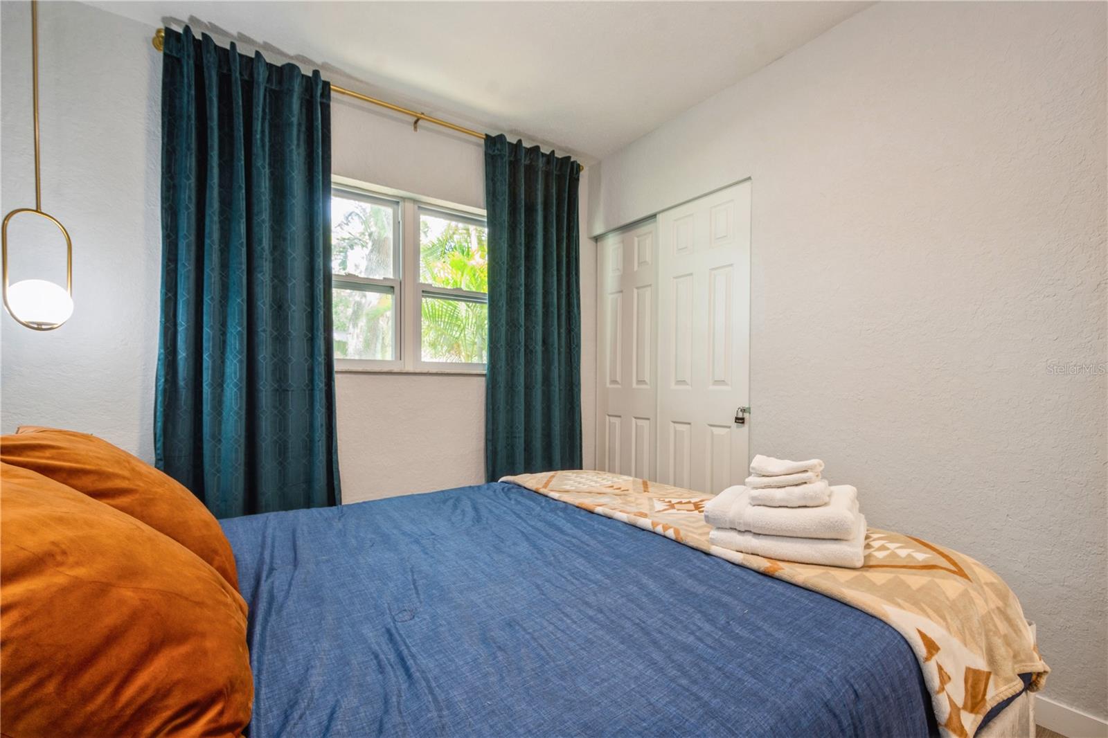 Listing photo id 21 for 6225 76th Avenue N