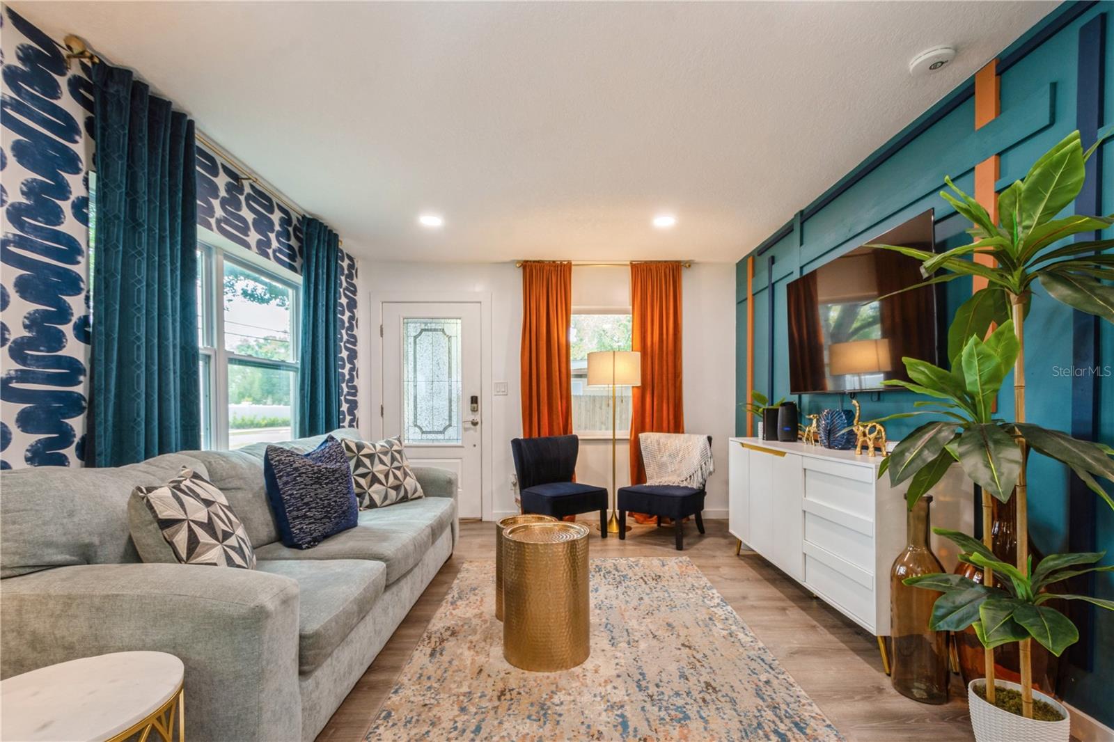 Listing photo id 1 for 6225 76th Avenue N