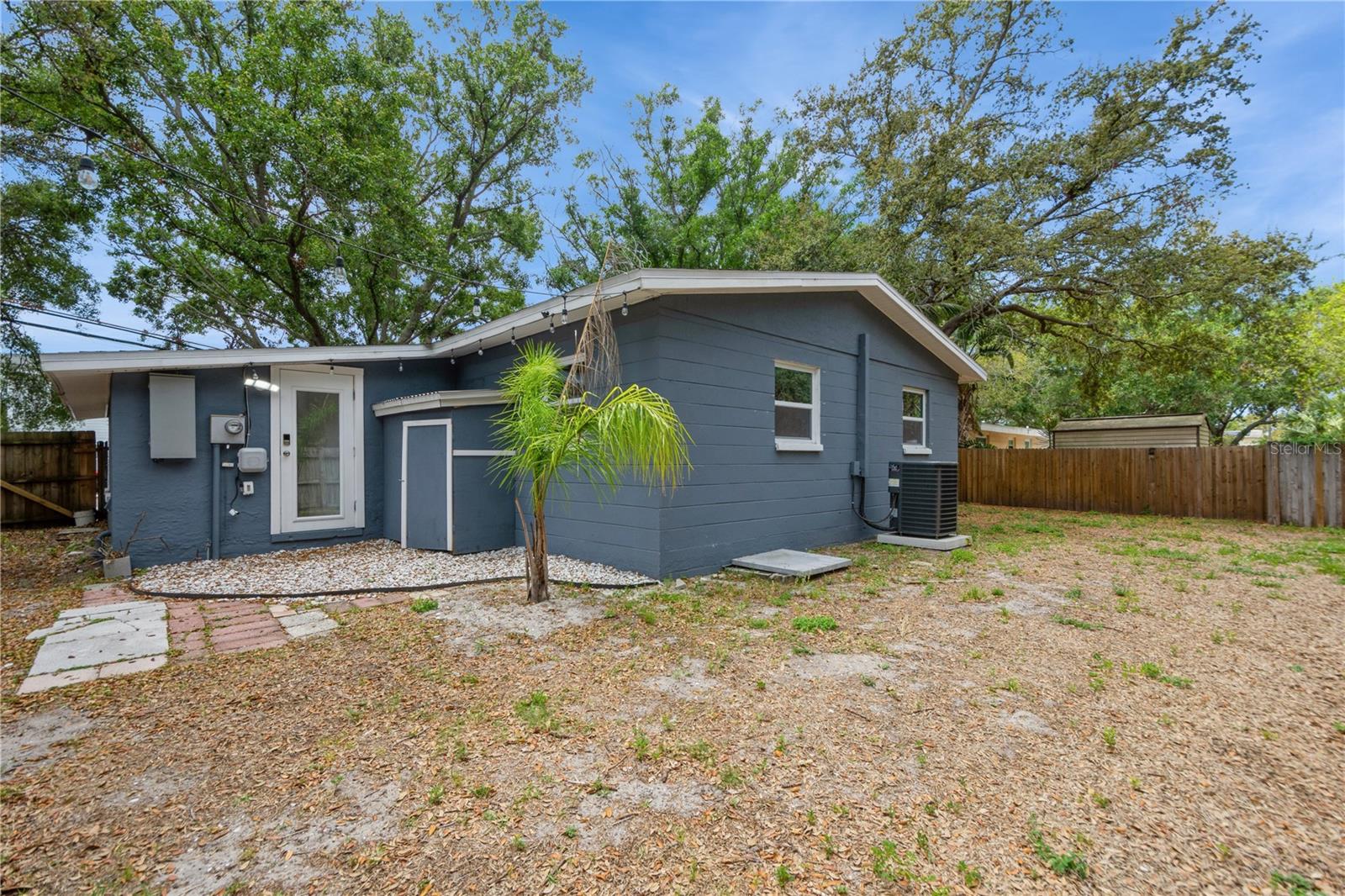 Listing photo id 29 for 6225 76th Avenue N