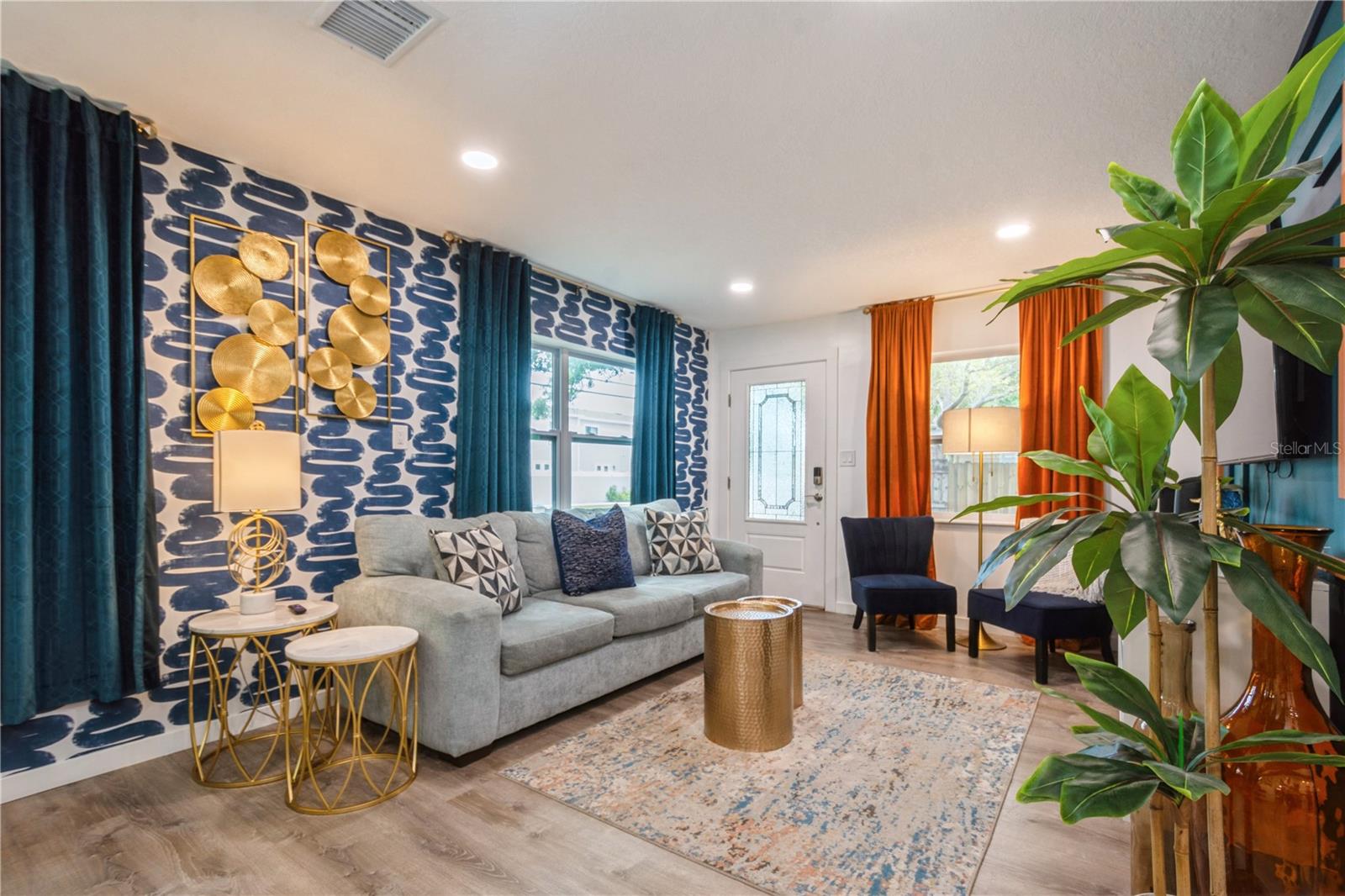 Listing photo id 3 for 6225 76th Avenue N