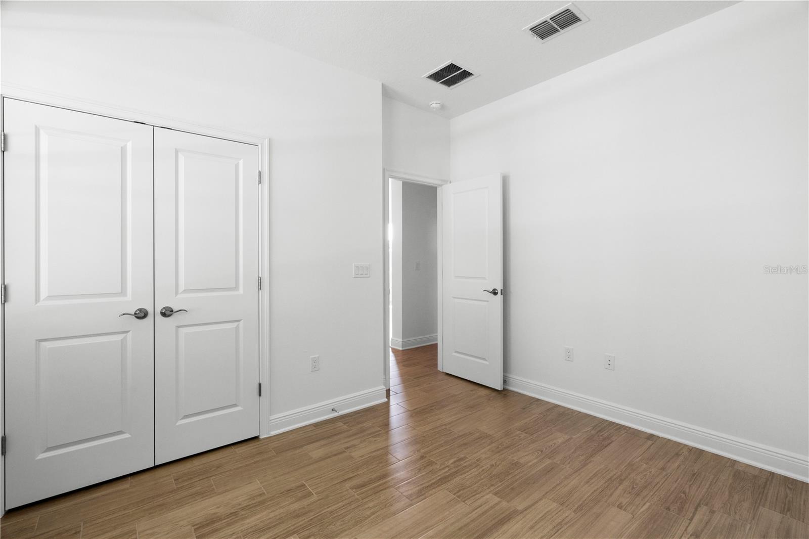 Image 19 of 26 For 930 57th Avenue N