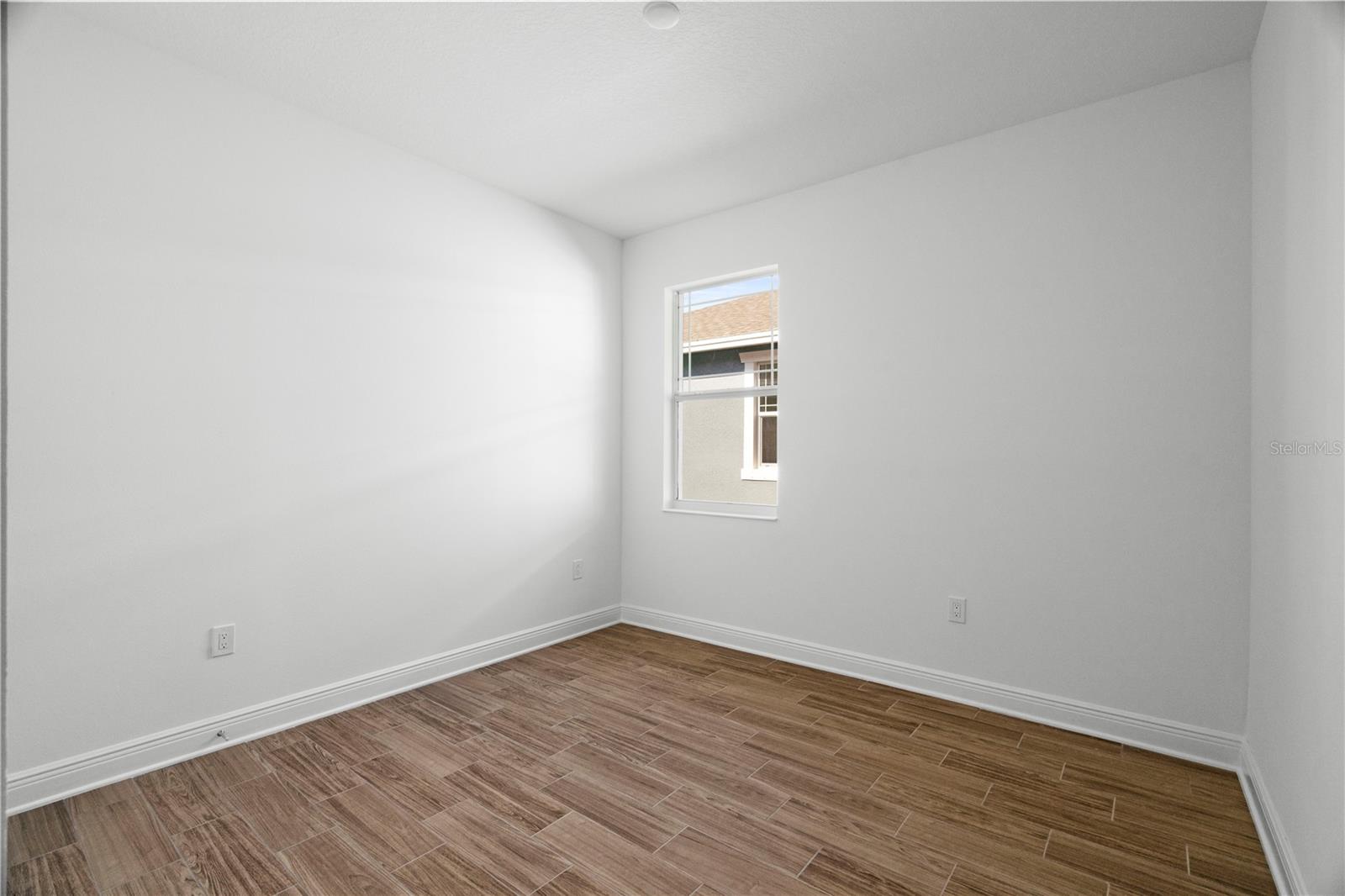 Image 20 of 26 For 930 57th Avenue N