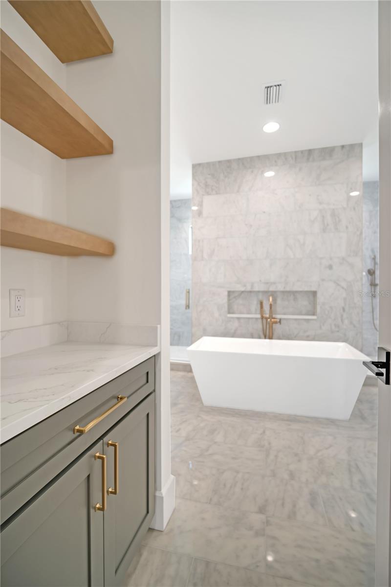 Listing photo id 16 for 4607 Lamb Avenue