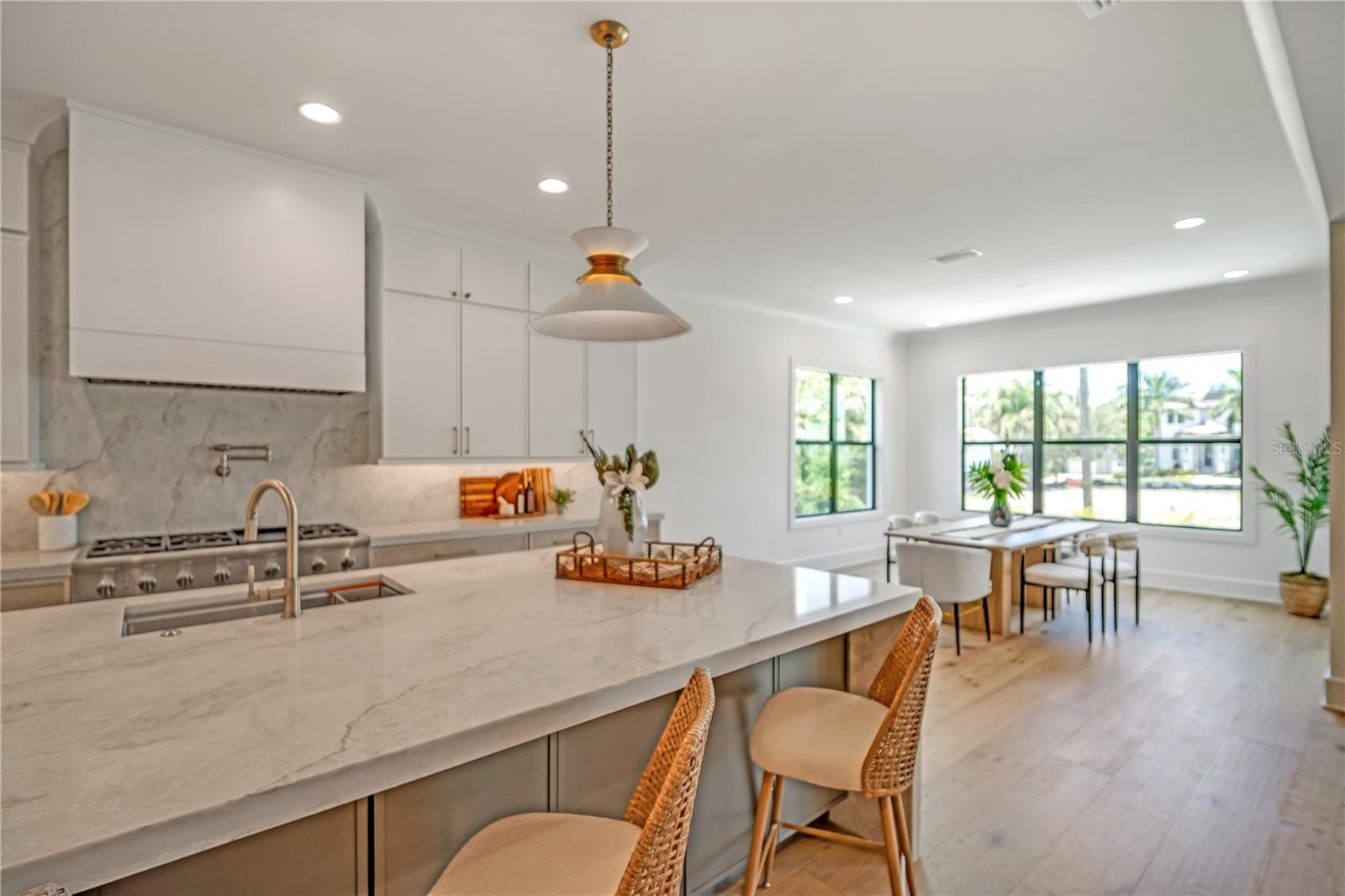 Listing photo id 3 for 4607 Lamb Avenue