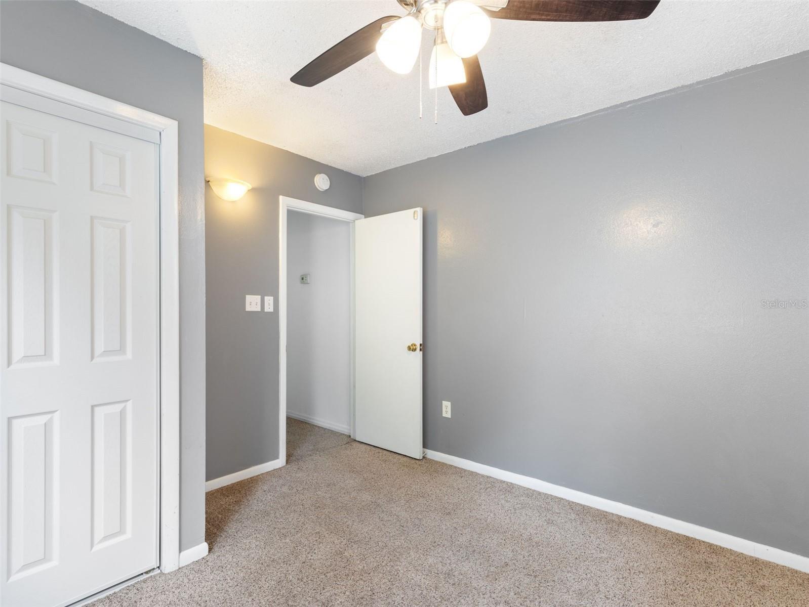 Listing photo id 10 for 10715 Northcut Avenue