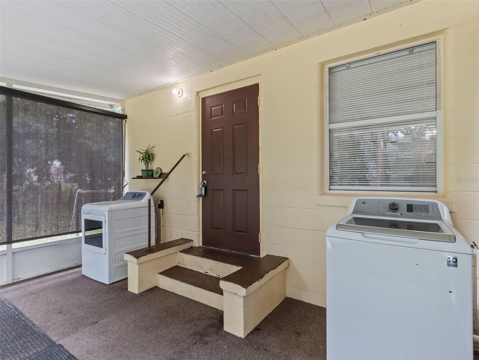 Listing photo id 12 for 10715 Northcut Avenue