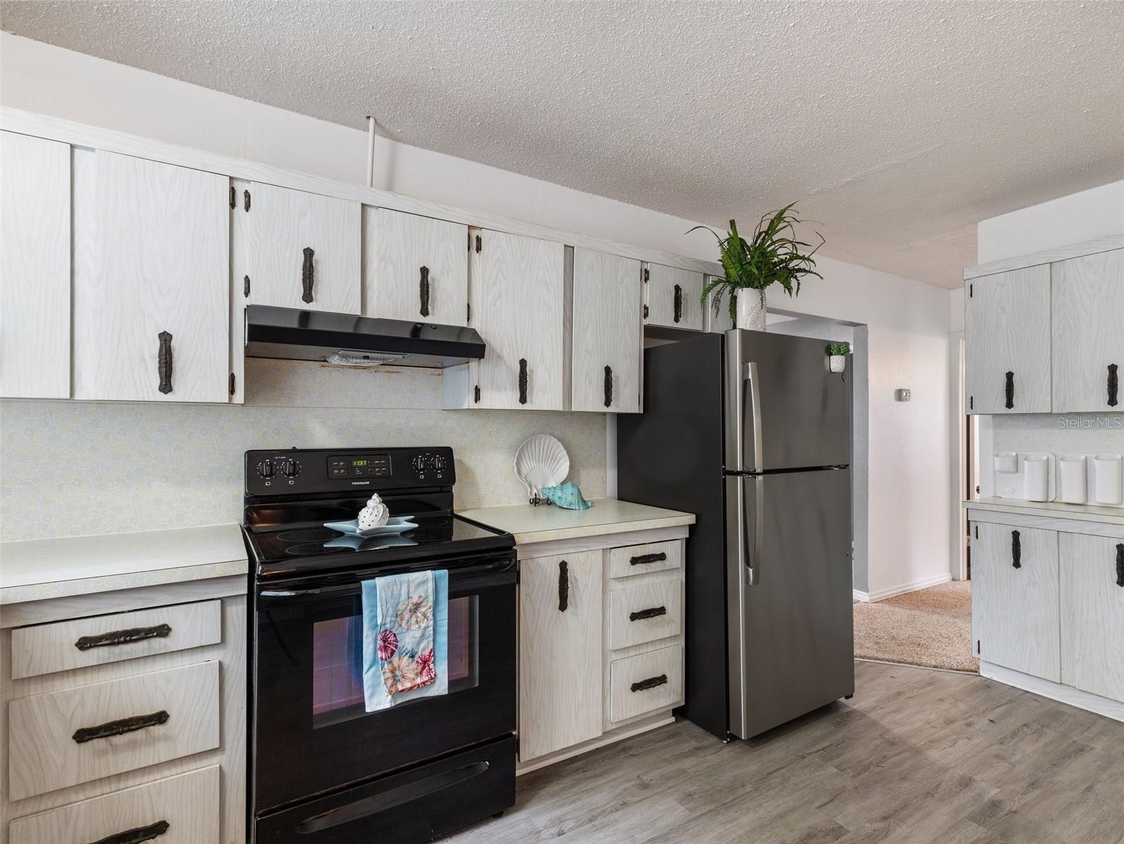 Listing photo id 14 for 10715 Northcut Avenue