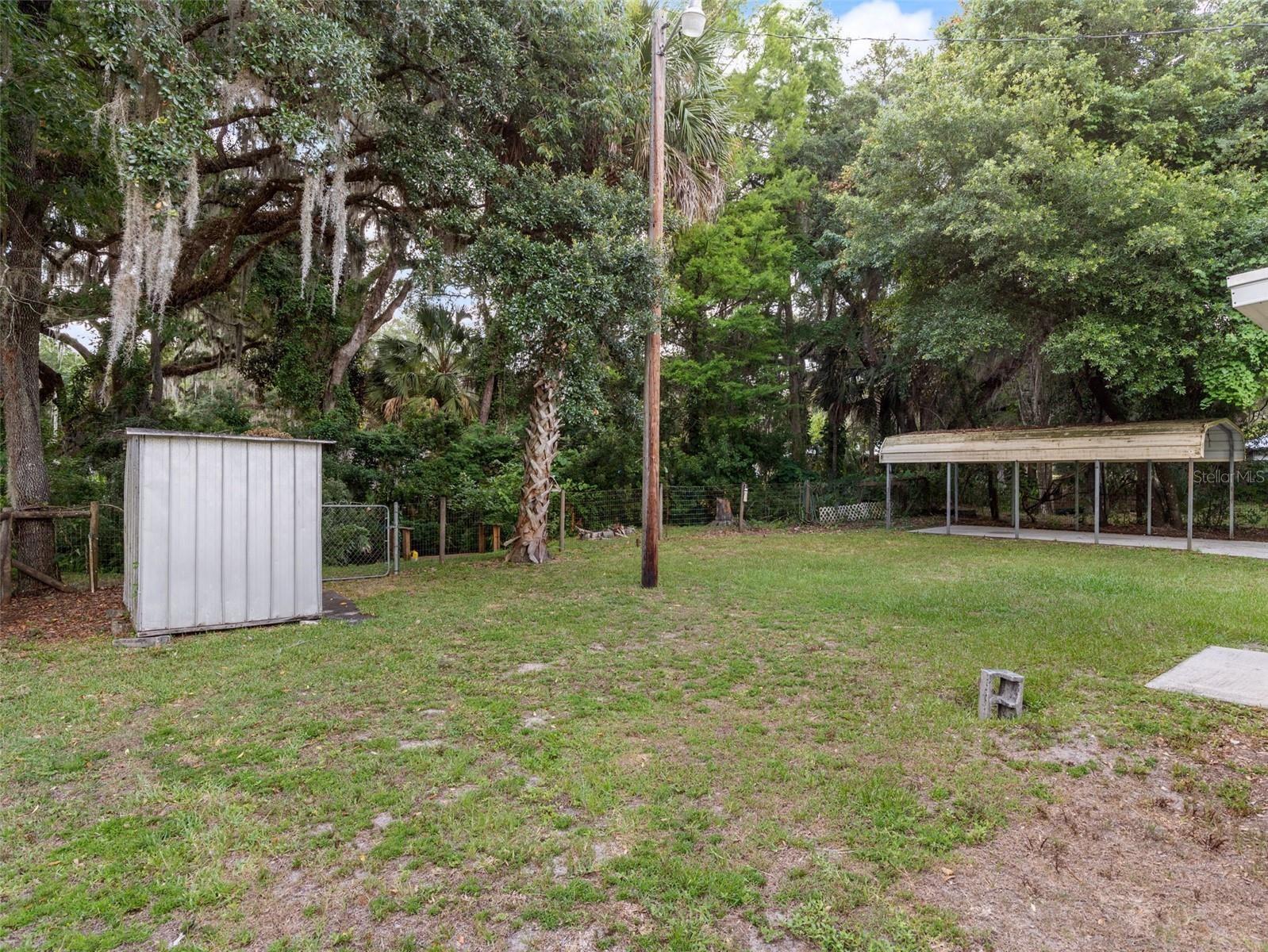 Listing photo id 17 for 10715 Northcut Avenue