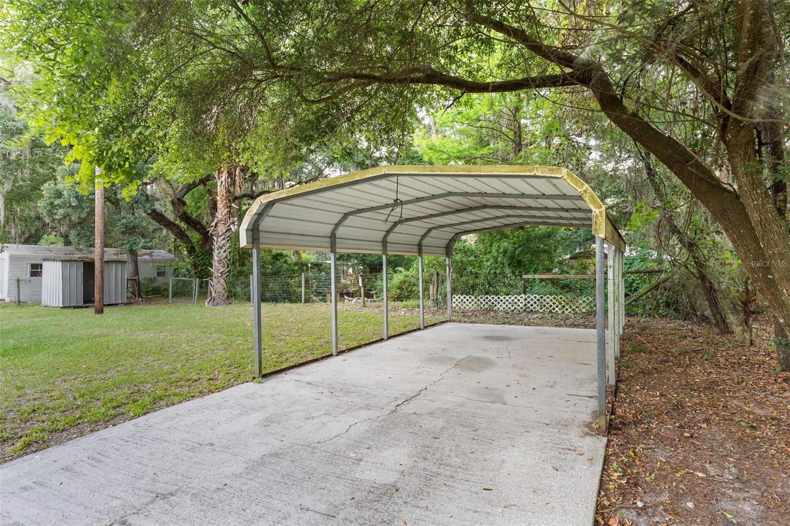 Listing photo id 19 for 10715 Northcut Avenue