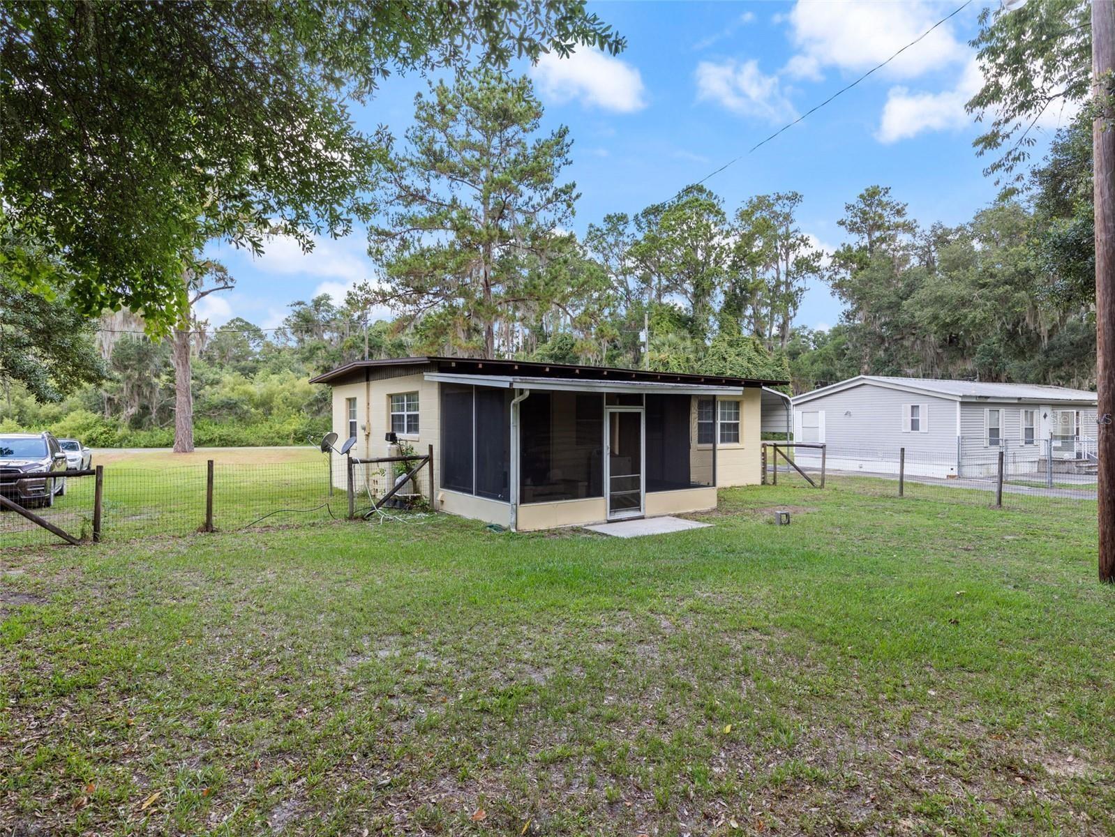 Listing photo id 20 for 10715 Northcut Avenue