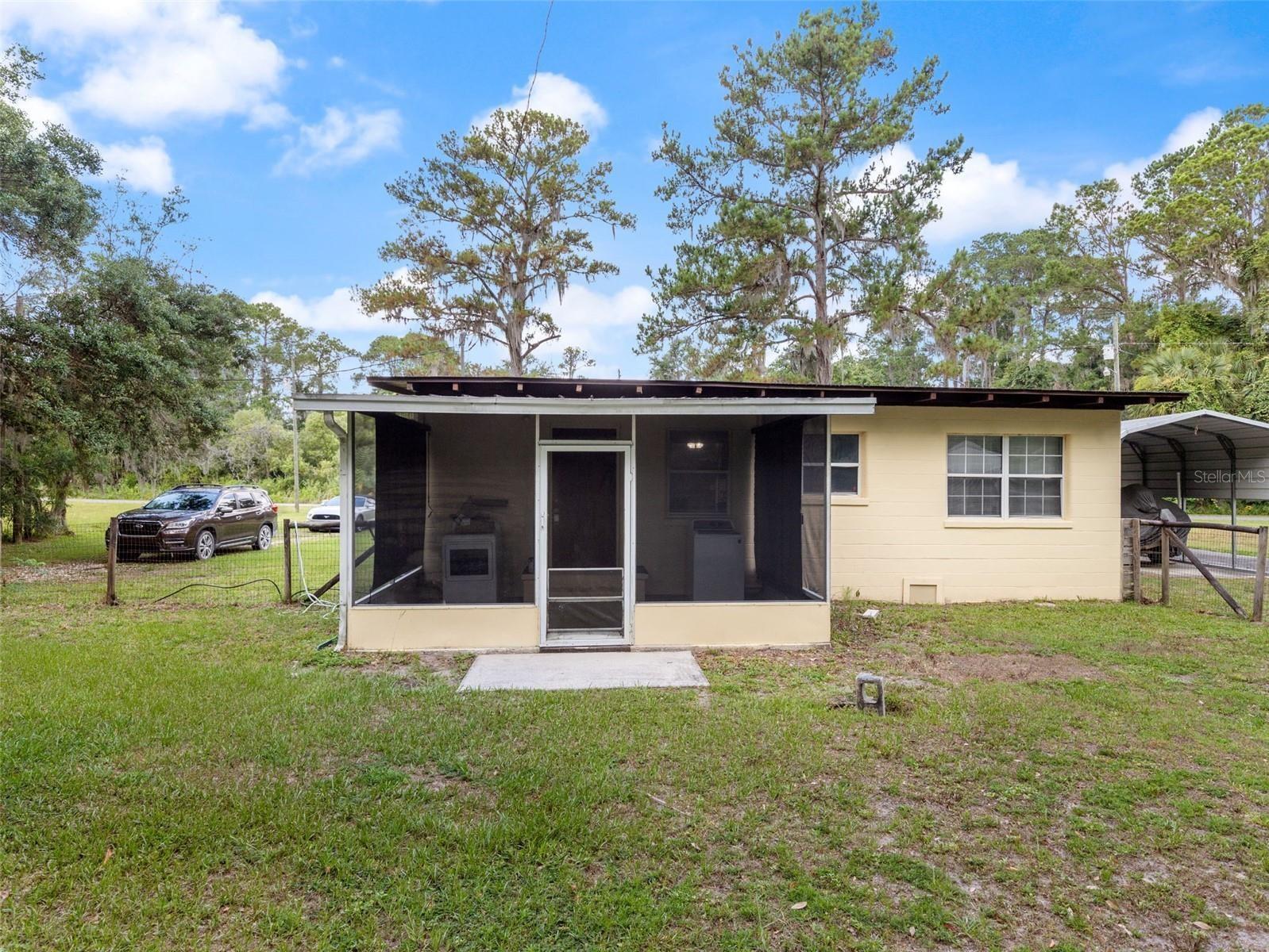 Listing photo id 21 for 10715 Northcut Avenue
