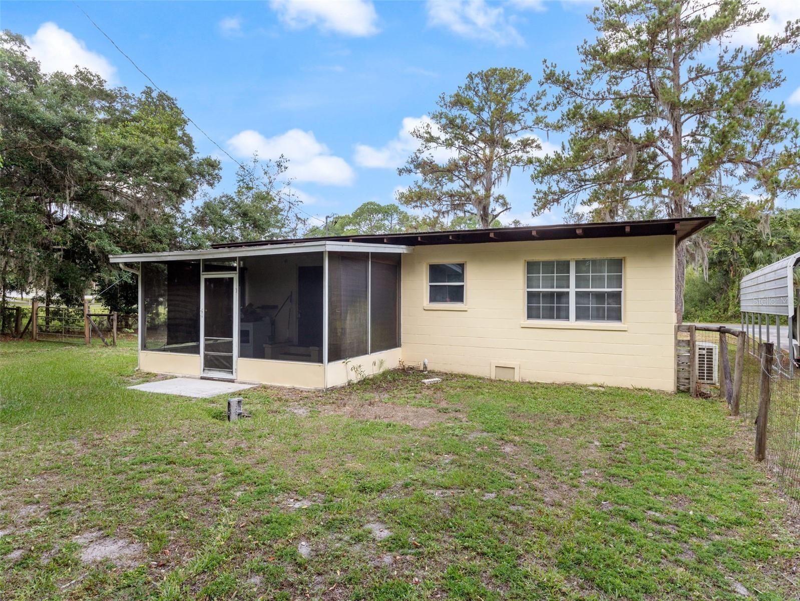 Listing photo id 22 for 10715 Northcut Avenue