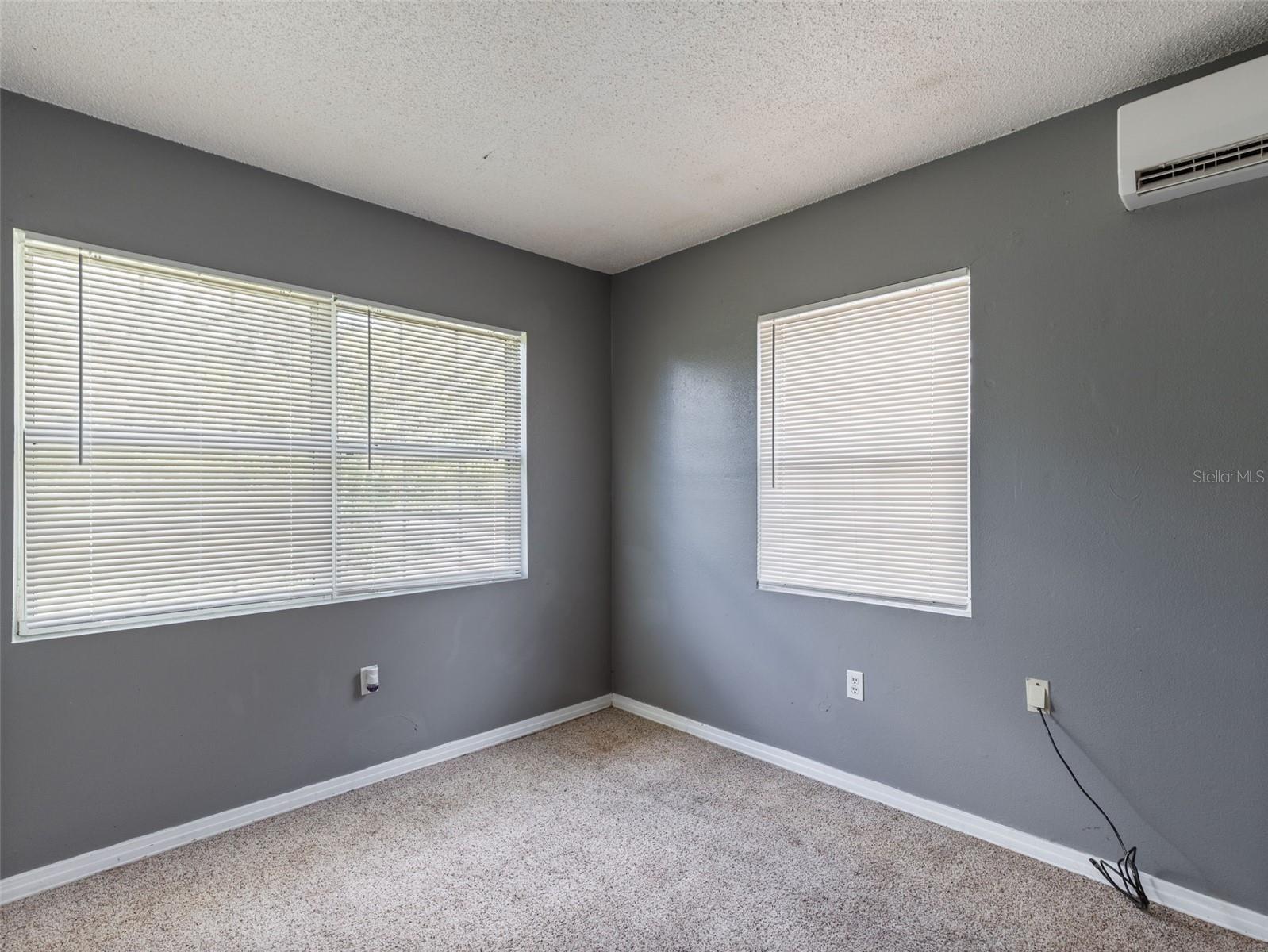Listing photo id 6 for 10715 Northcut Avenue