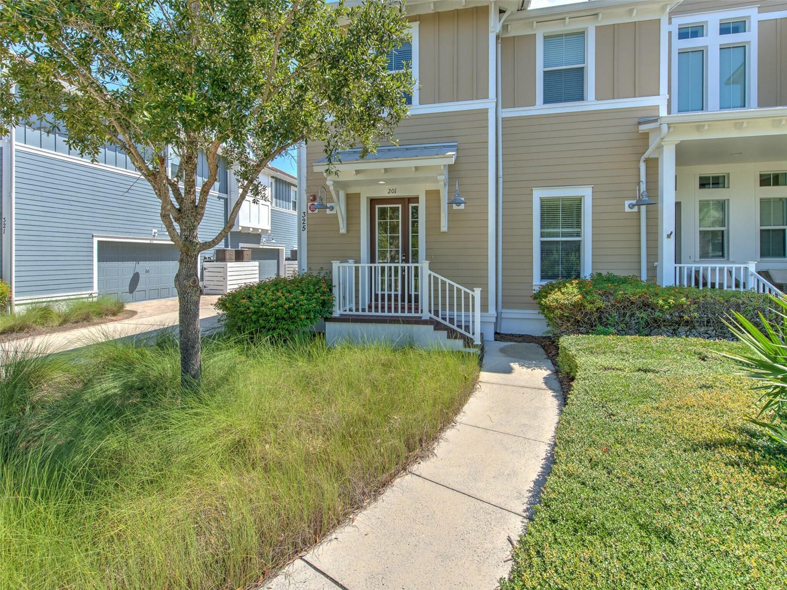 Image 4 of 55 For 325 Sapphire Lake Drive 201