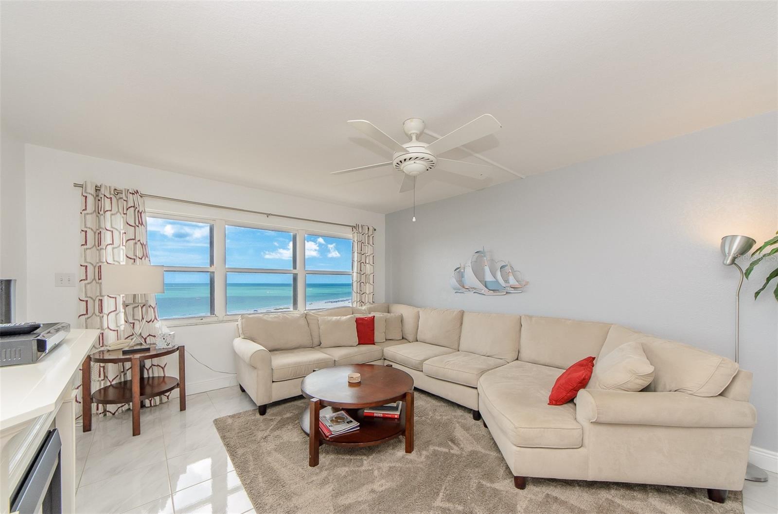 Listing photo id 8 for 1230 Gulf Boulevard 1402