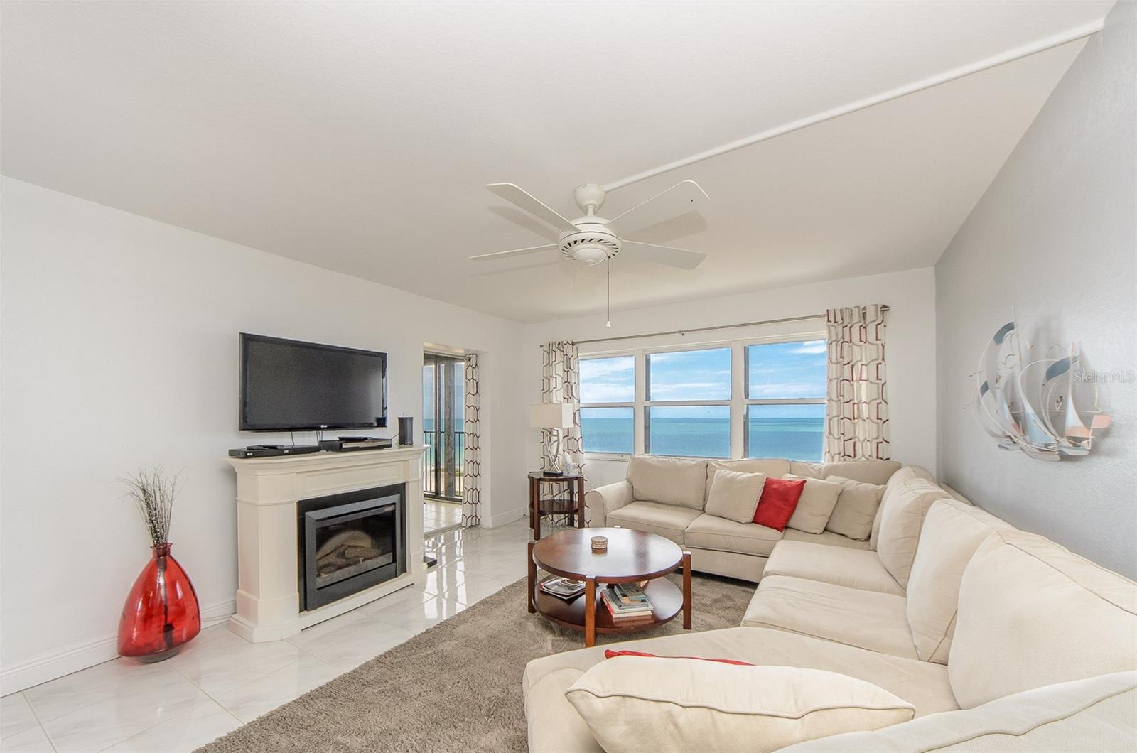 Listing photo id 9 for 1230 Gulf Boulevard 1402