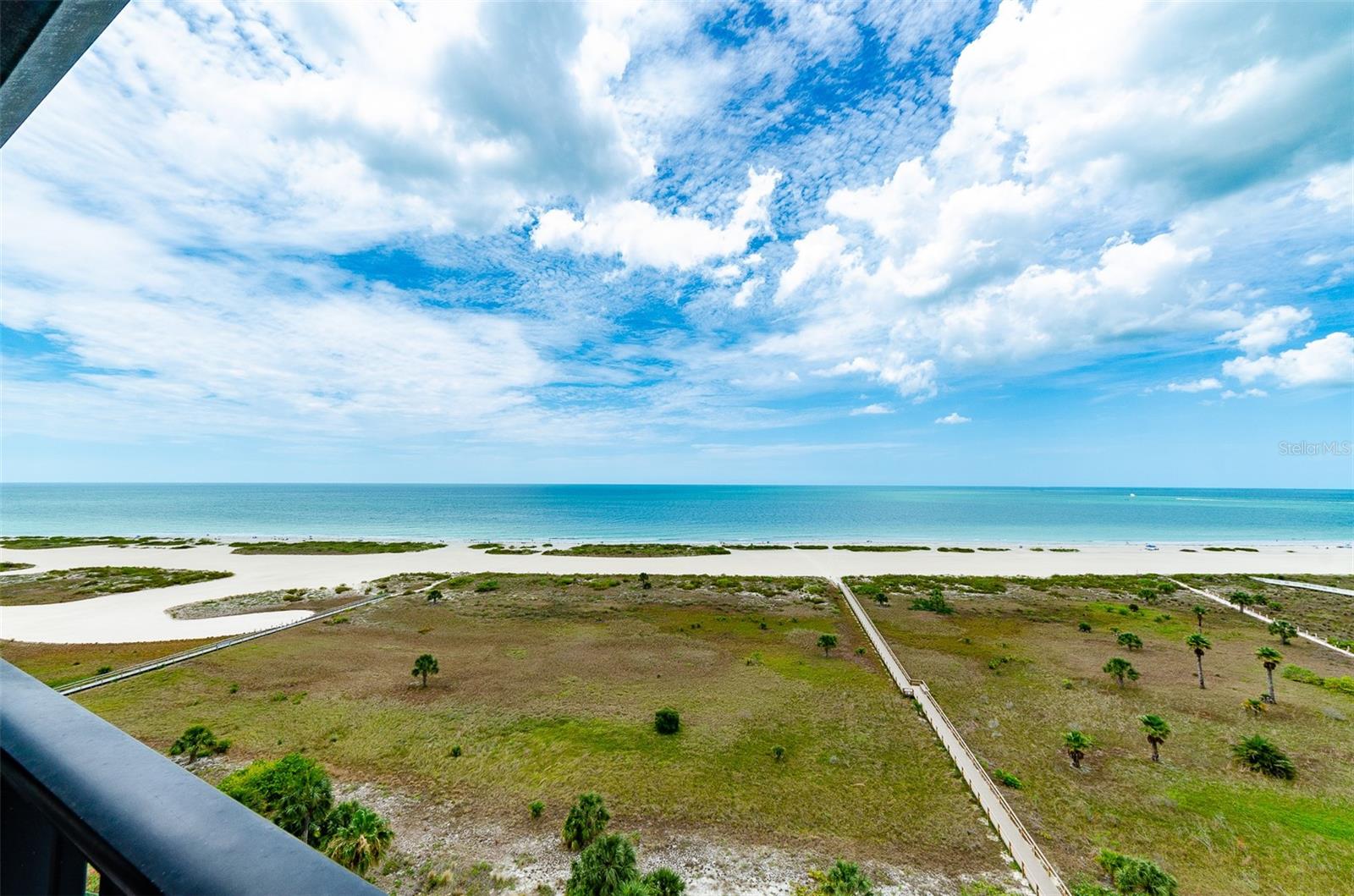 Listing photo id 12 for 1230 Gulf Boulevard 1402