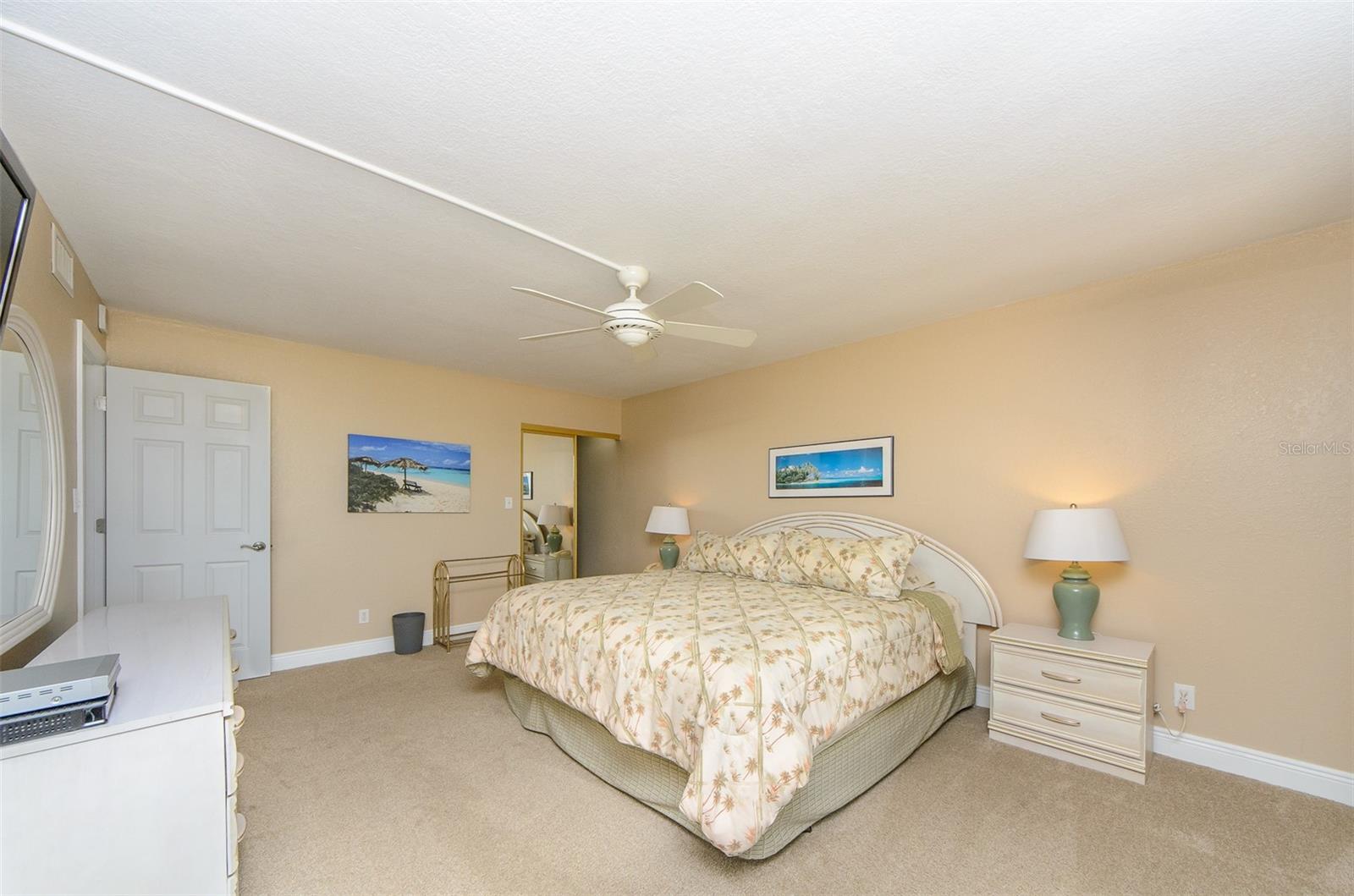 Listing photo id 13 for 1230 Gulf Boulevard 1402