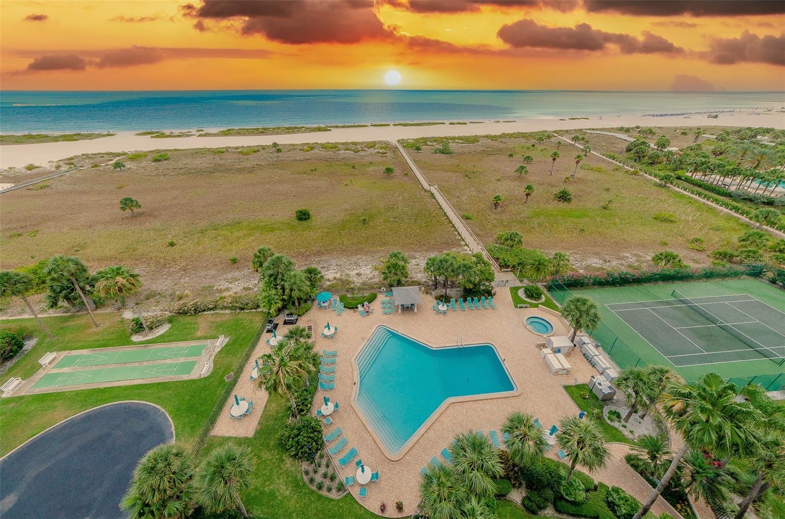 Listing photo id 21 for 1230 Gulf Boulevard 1402