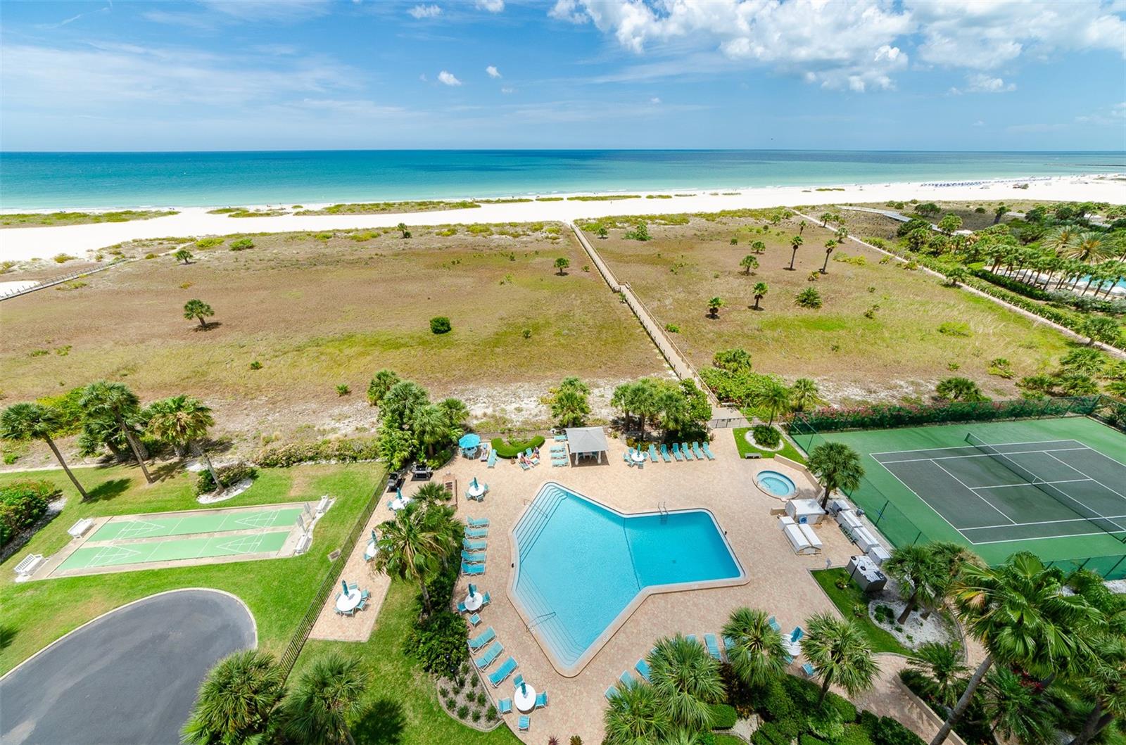 Listing photo id 28 for 1230 Gulf Boulevard 1402