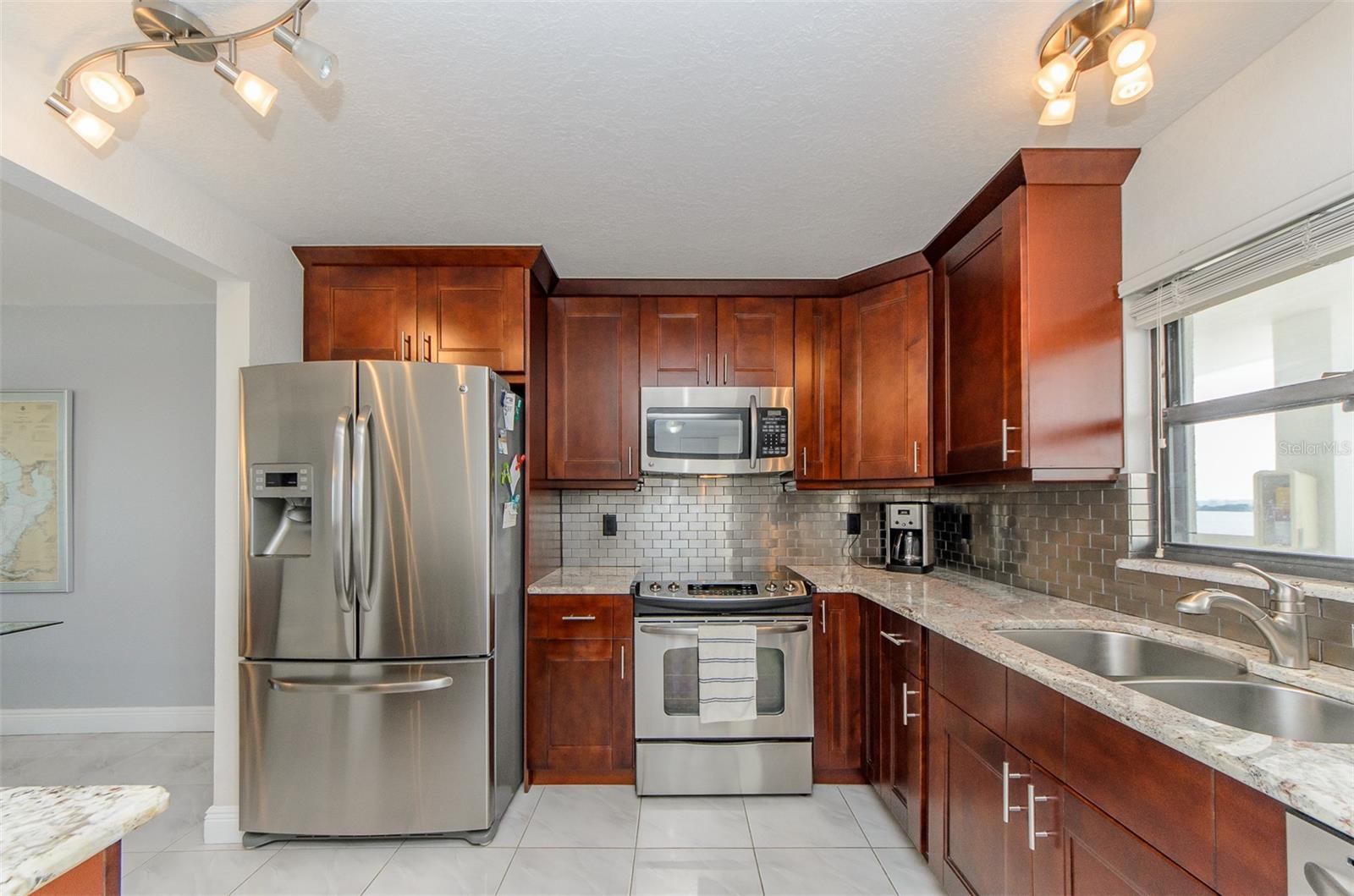 Listing photo id 2 for 1230 Gulf Boulevard 1402