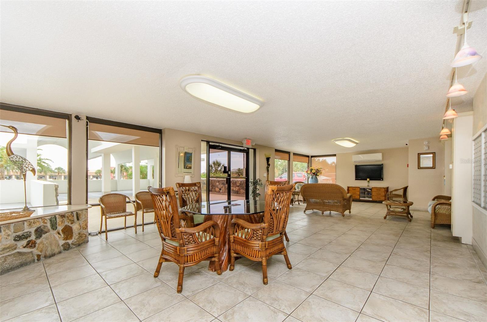 Listing photo id 40 for 1230 Gulf Boulevard 1402