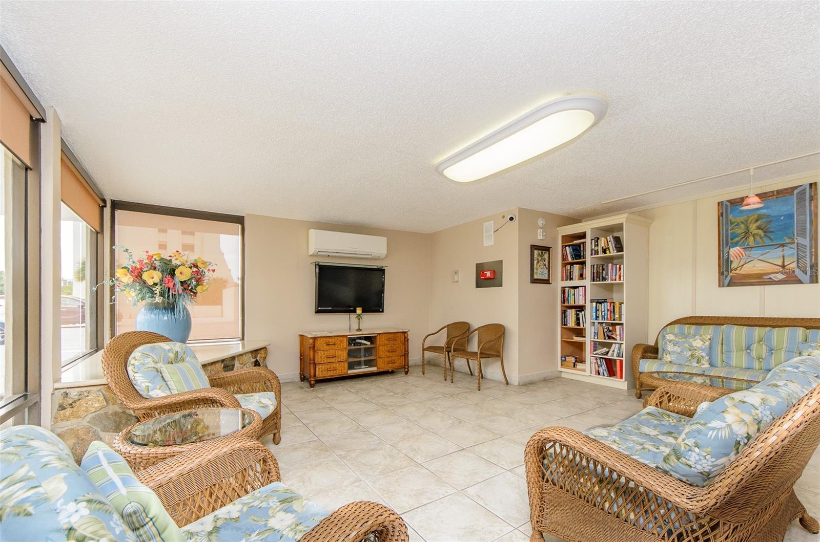 Listing photo id 41 for 1230 Gulf Boulevard 1402
