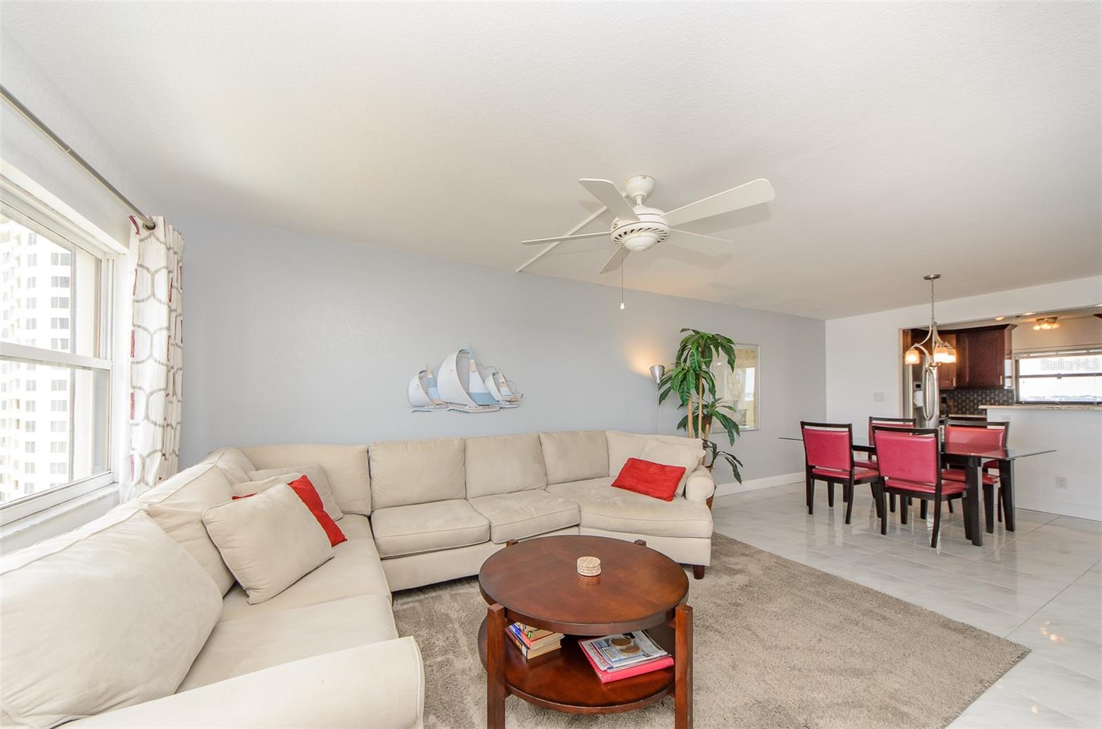 Listing photo id 7 for 1230 Gulf Boulevard 1402