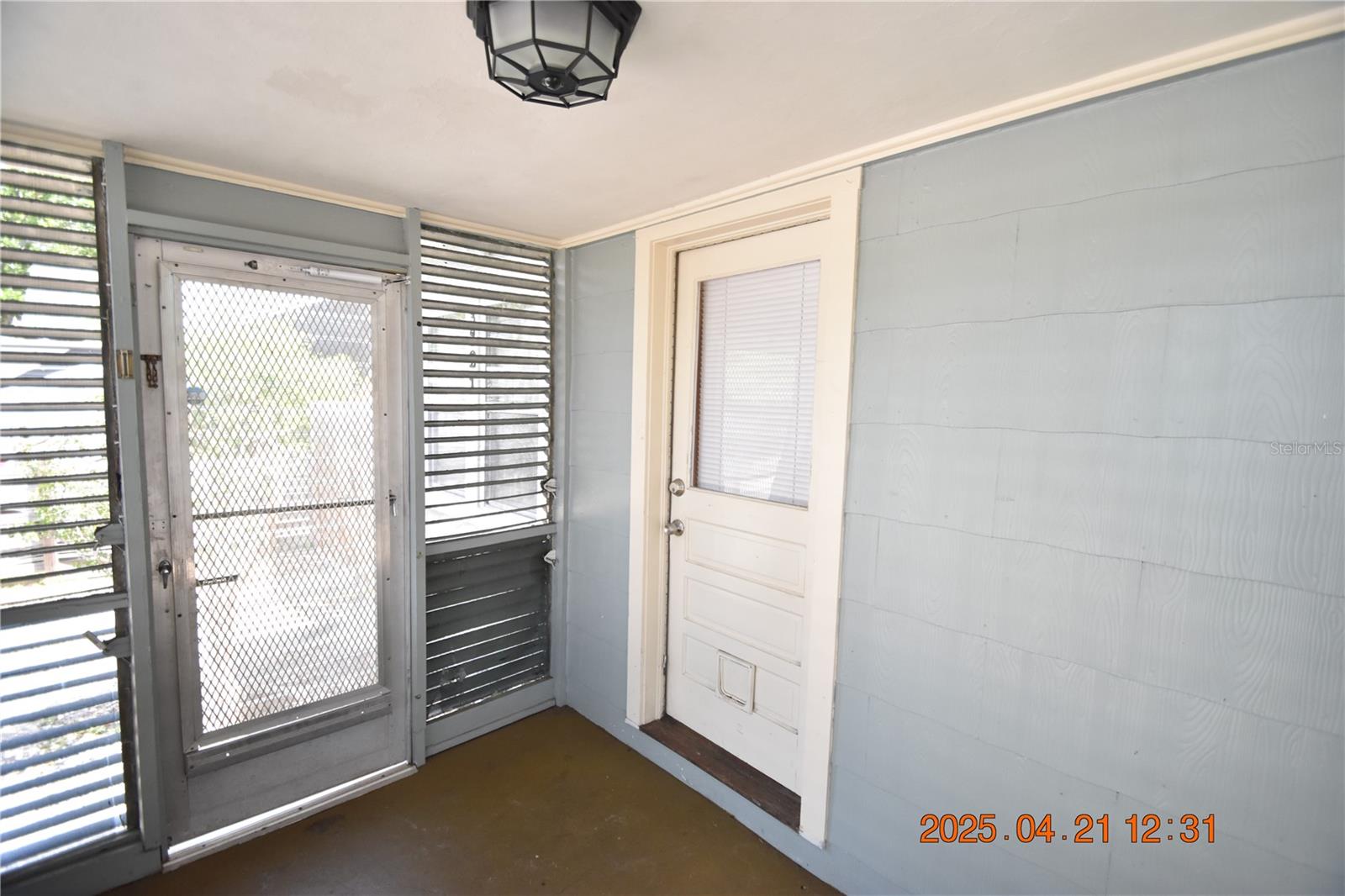 Image 14 of 38 For 3321 20th Street N