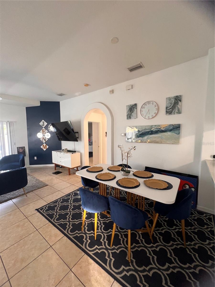 Image 4 of 7 For 6840 Aramon Court