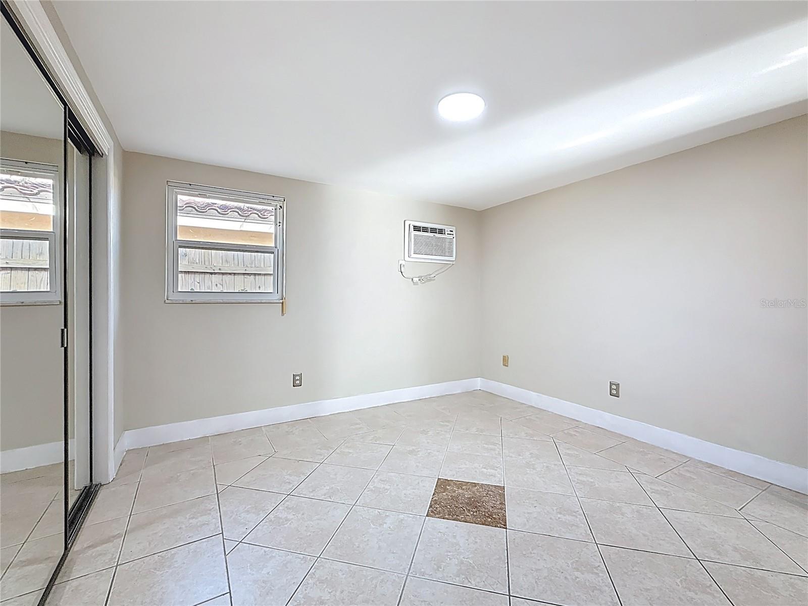 Image 11 of 39 For 2600 Paula Drive 2b