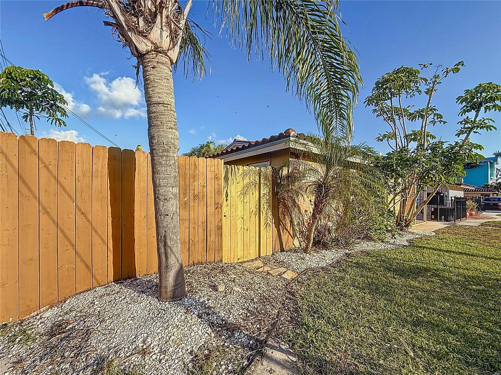 Image 23 of 39 For 2600 Paula Drive 2b