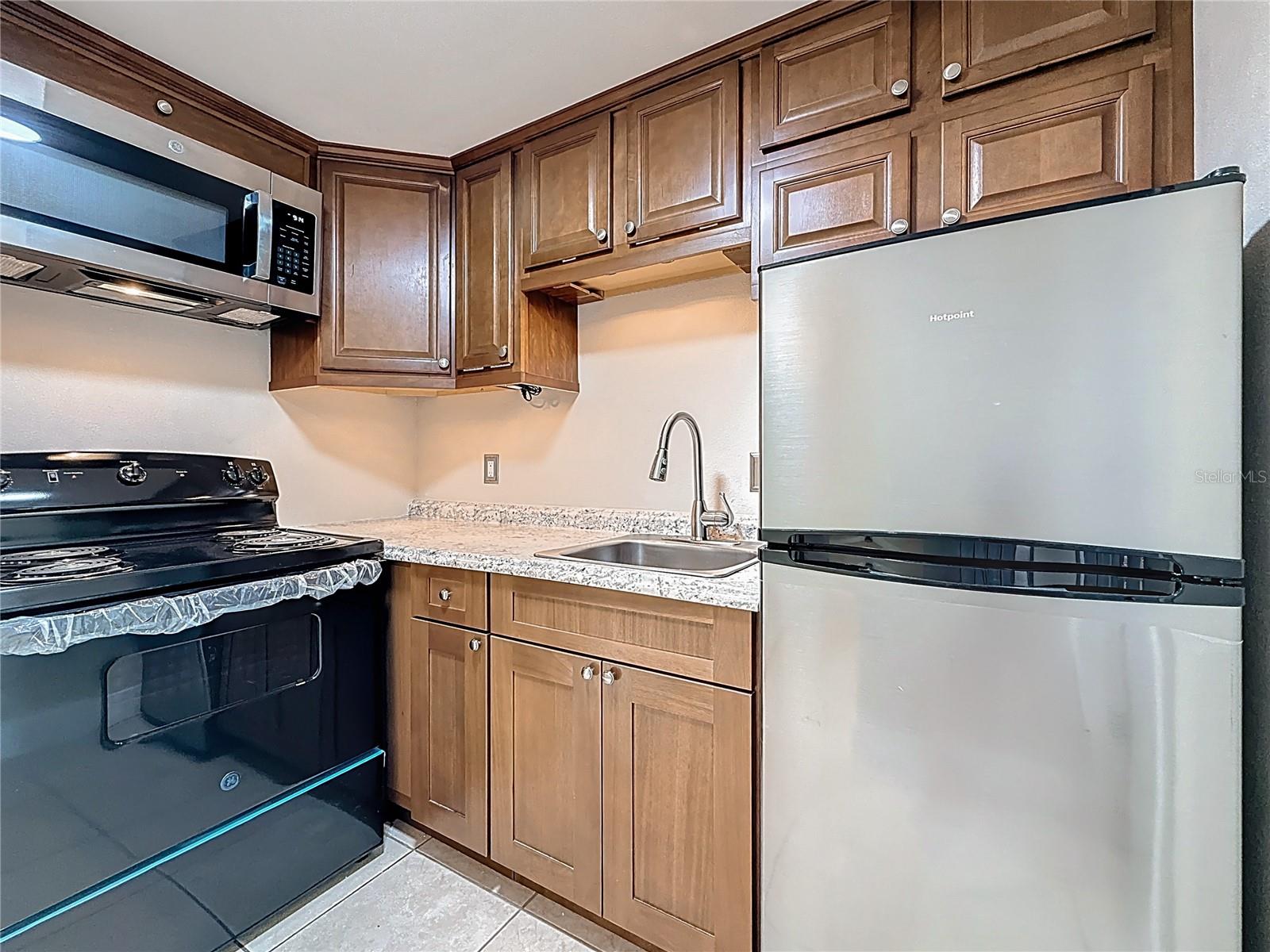 Image 8 of 39 For 2600 Paula Drive 2b