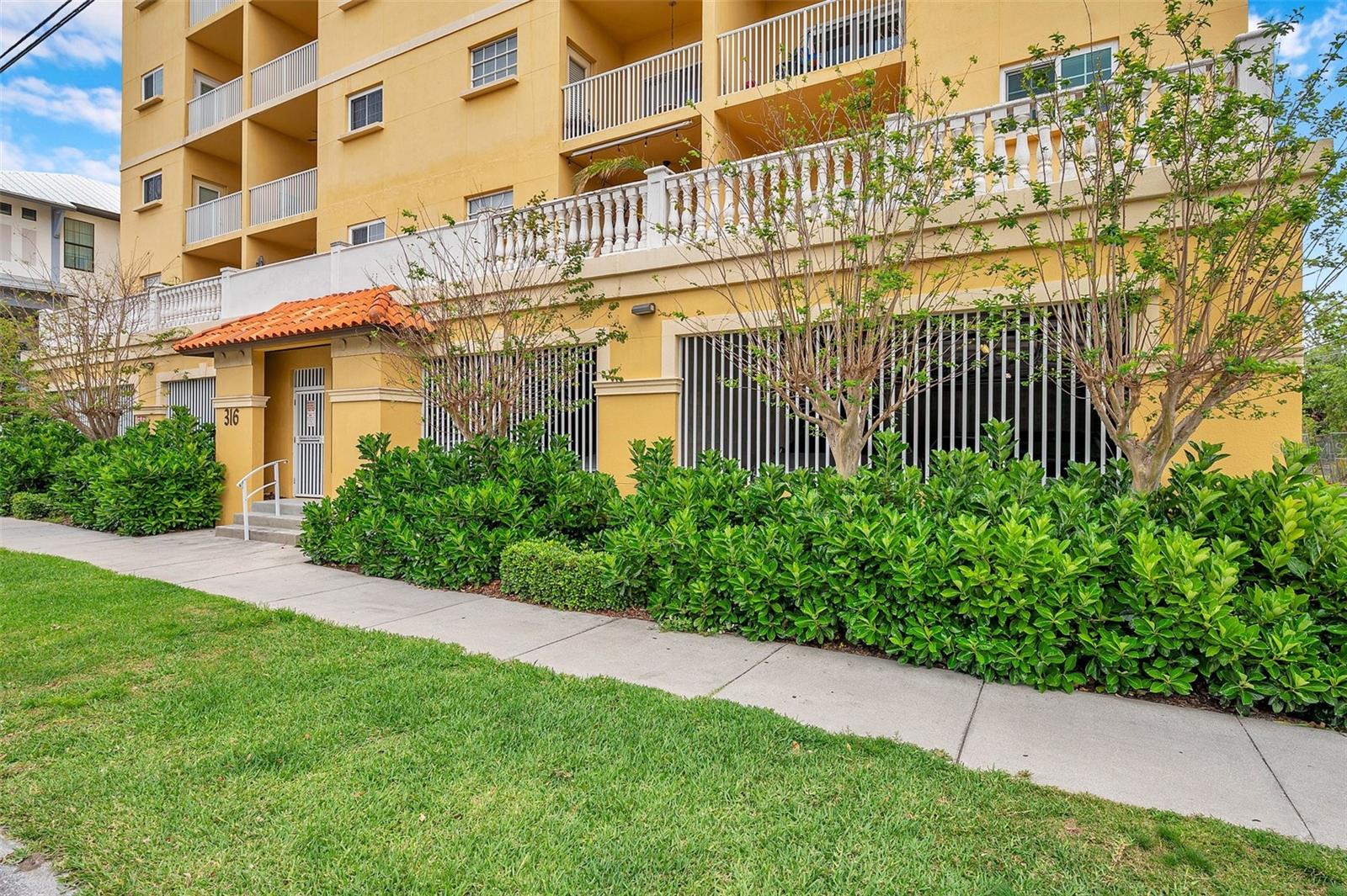 Image 3 of 29 For 316 8th Street S 302