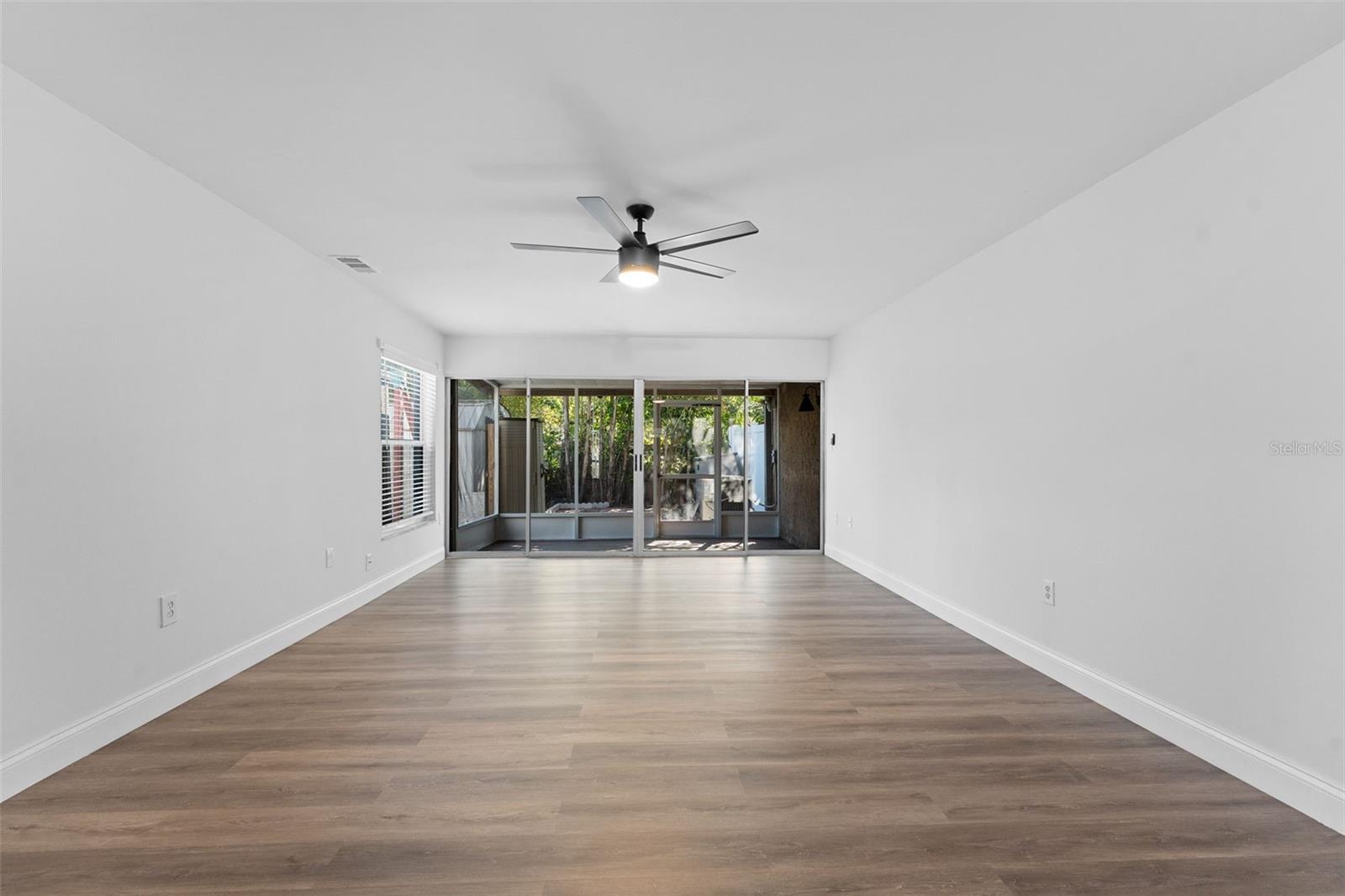Image 5 of 35 For 1700 Azalea Court B