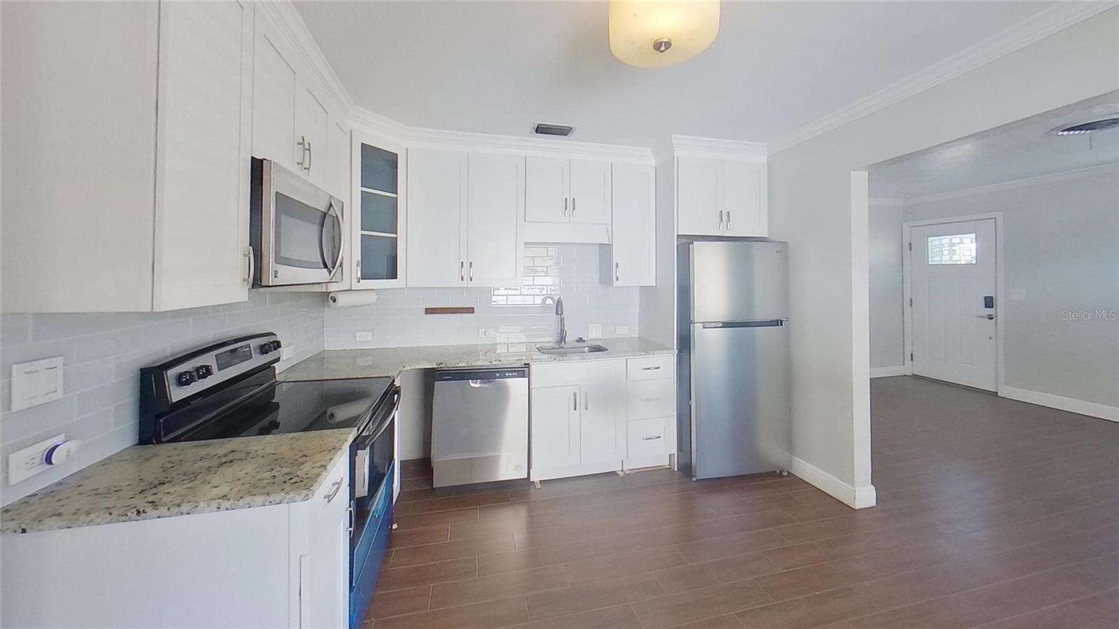 Image 15 of 39 For 5832 27th Avenue S