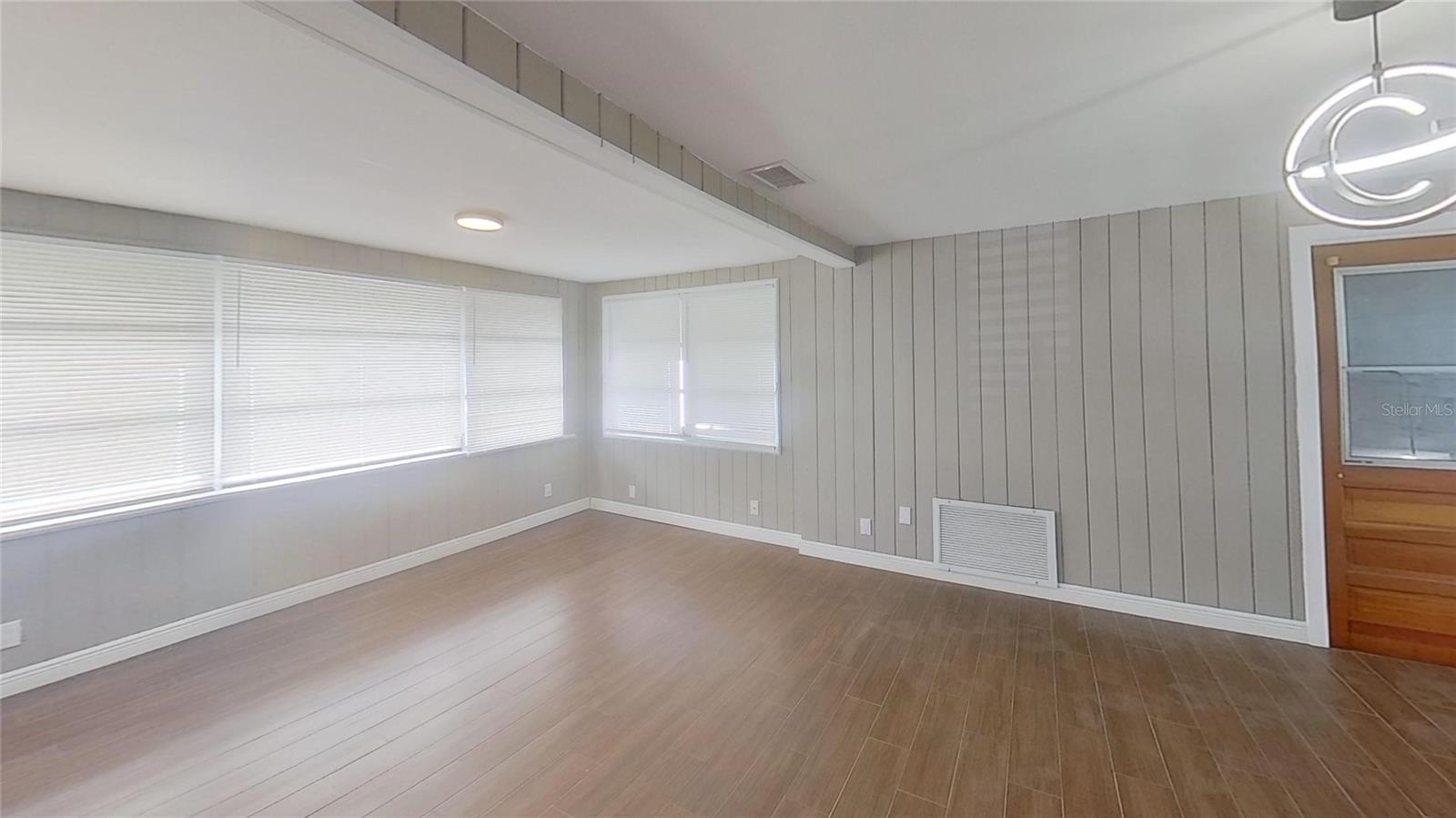 Image 16 of 39 For 5832 27th Avenue S