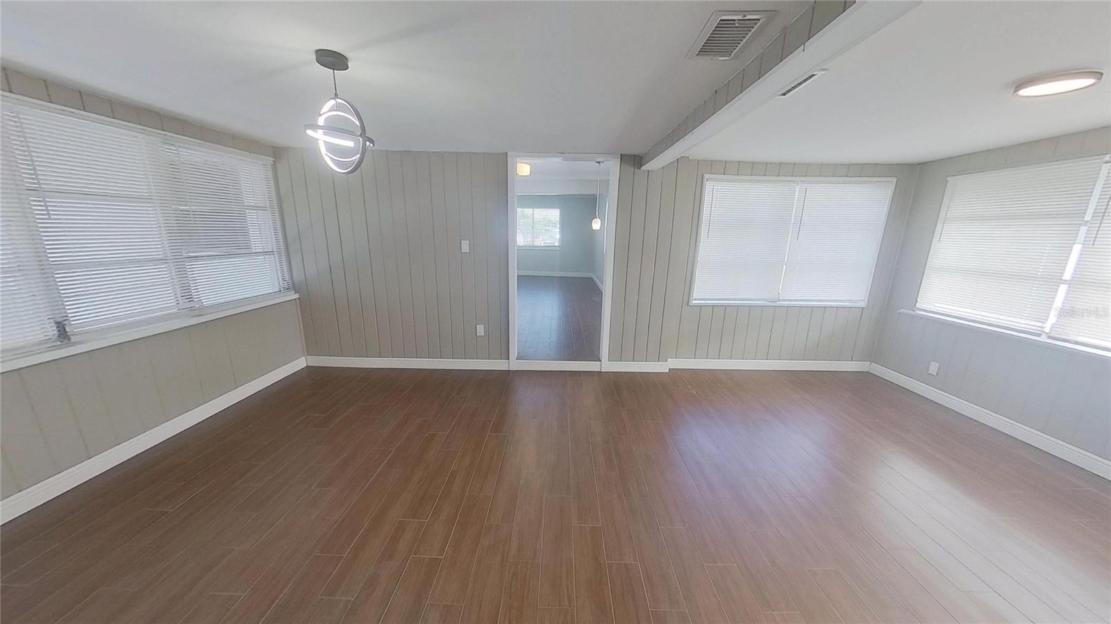 Image 22 of 39 For 5832 27th Avenue S