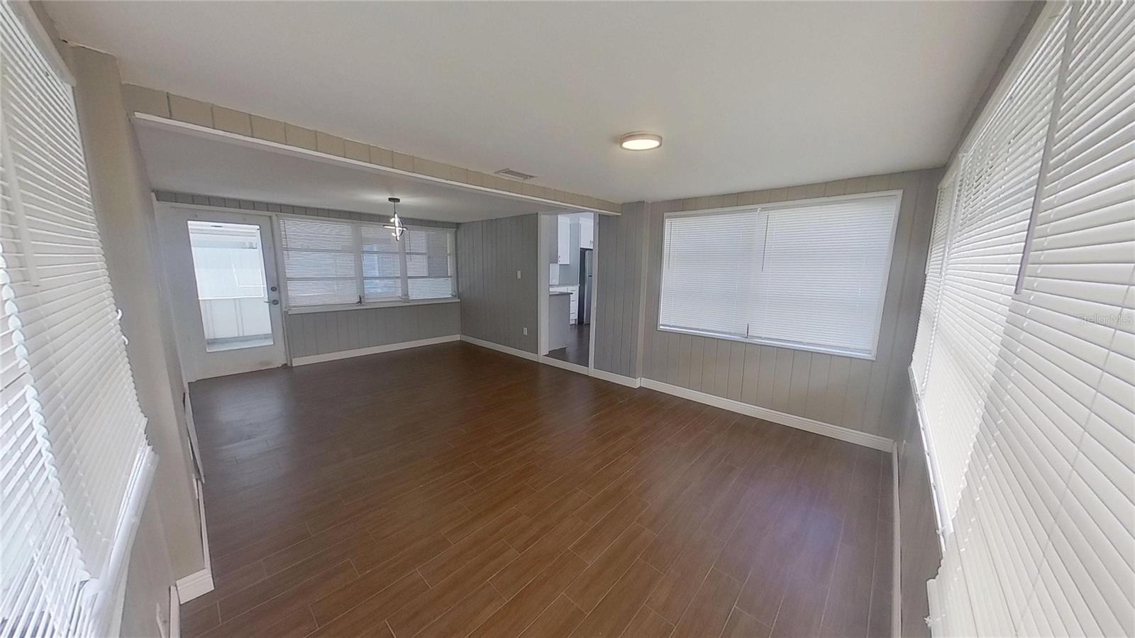 Image 23 of 39 For 5832 27th Avenue S