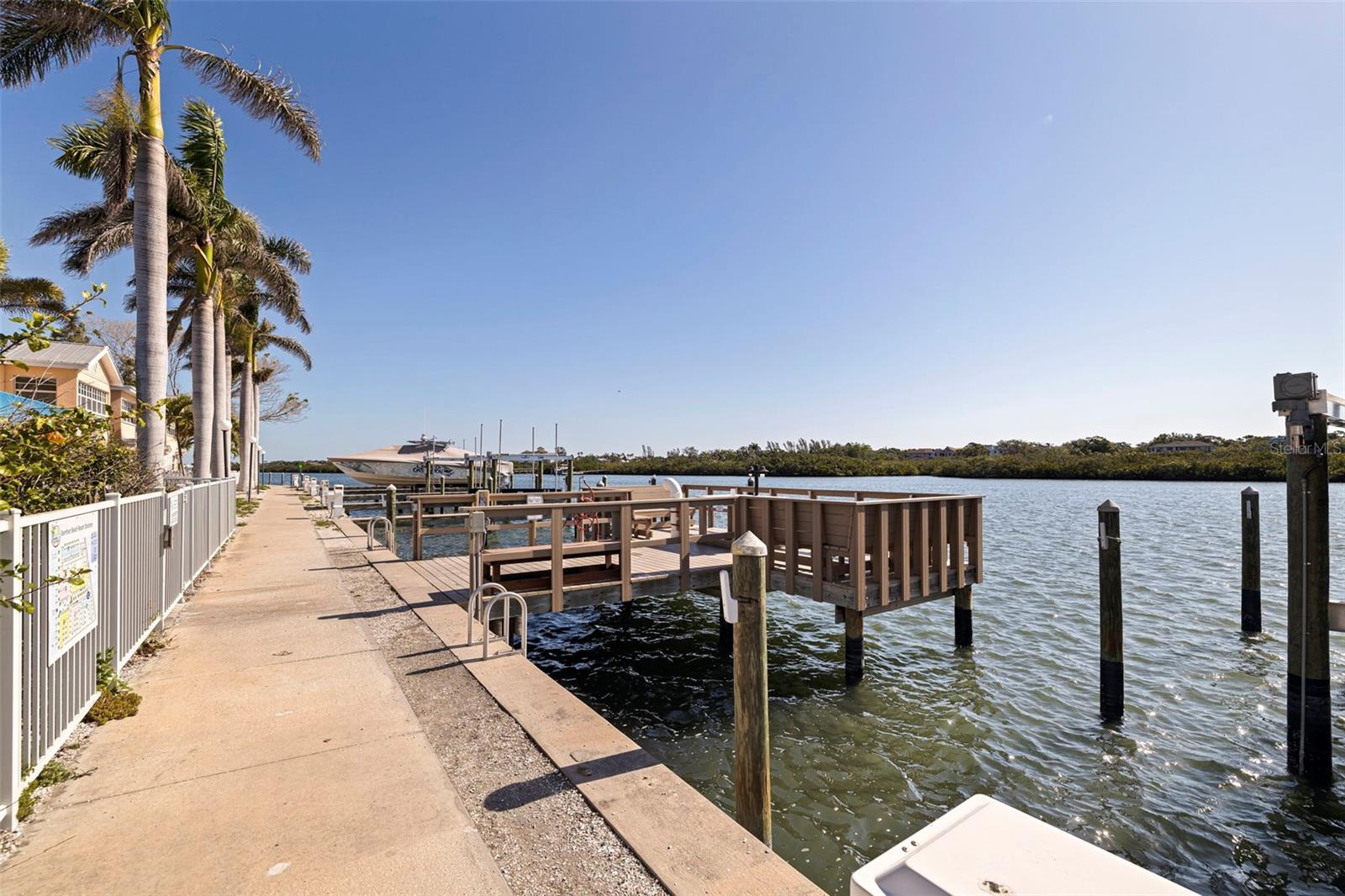 Image 24 of 37 For 19417 Gulf Boulevard E217