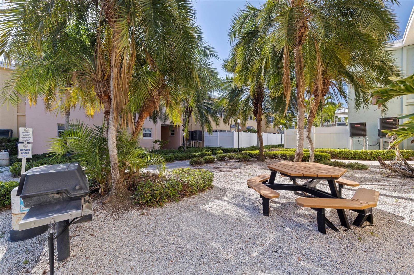 Image 27 of 37 For 19417 Gulf Boulevard E217