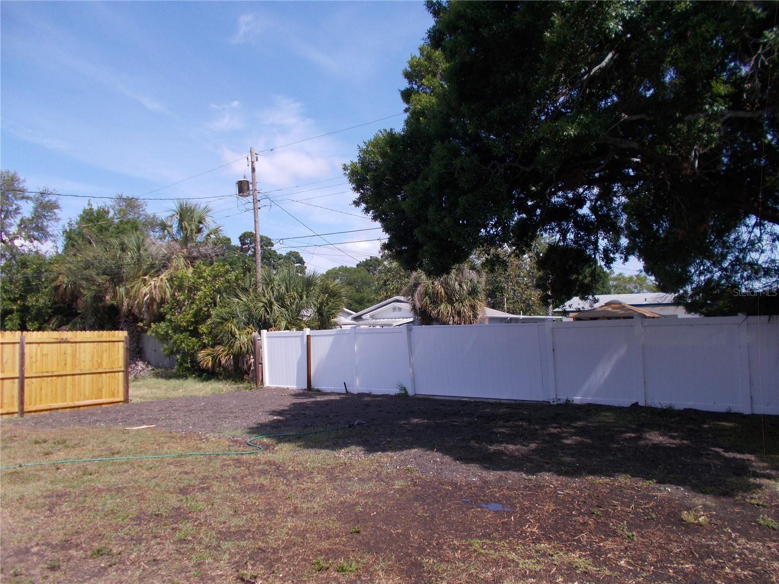 Image 4 of 23 For 433 73rd Avenue N