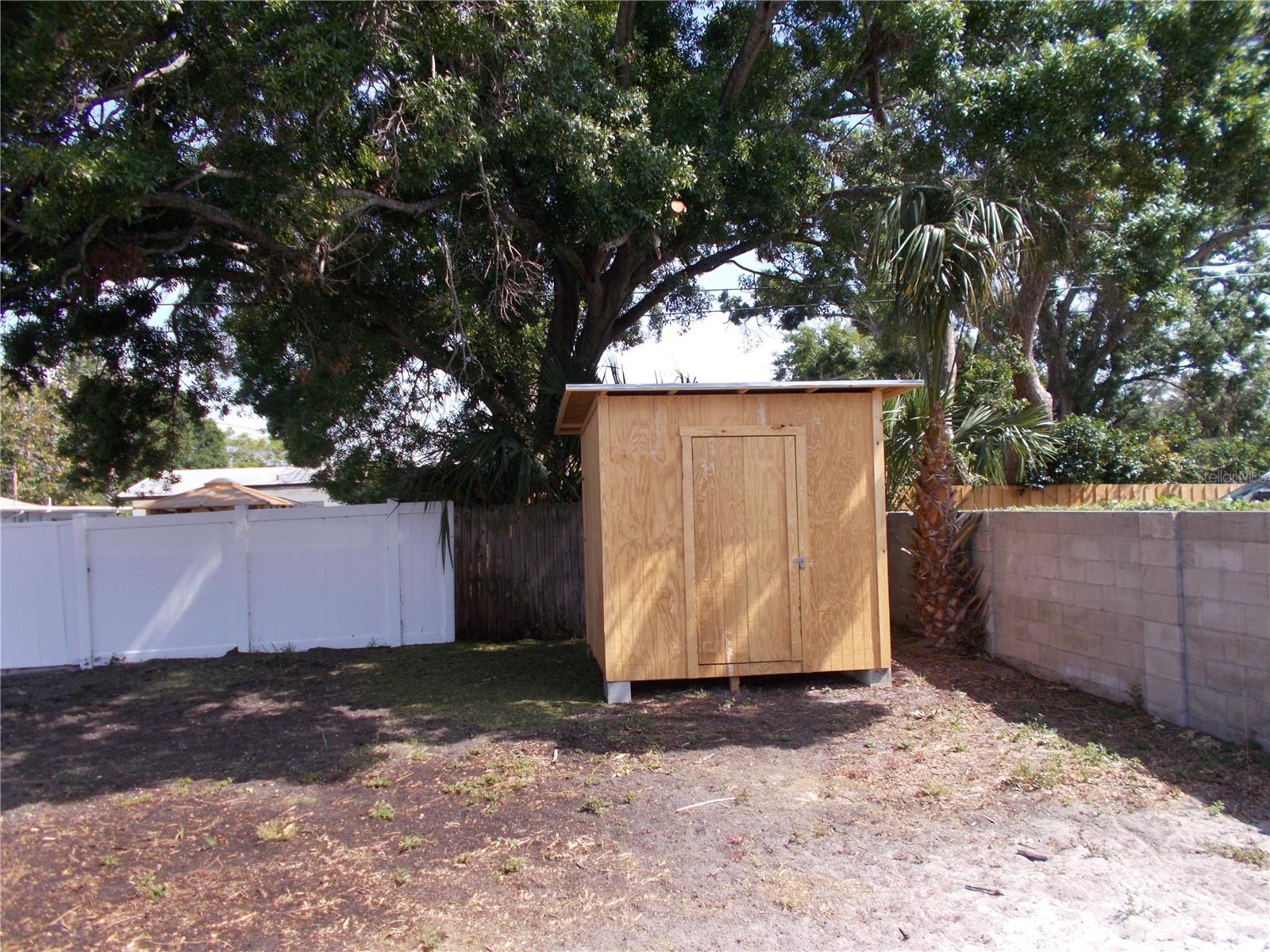 Image 6 of 23 For 433 73rd Avenue N