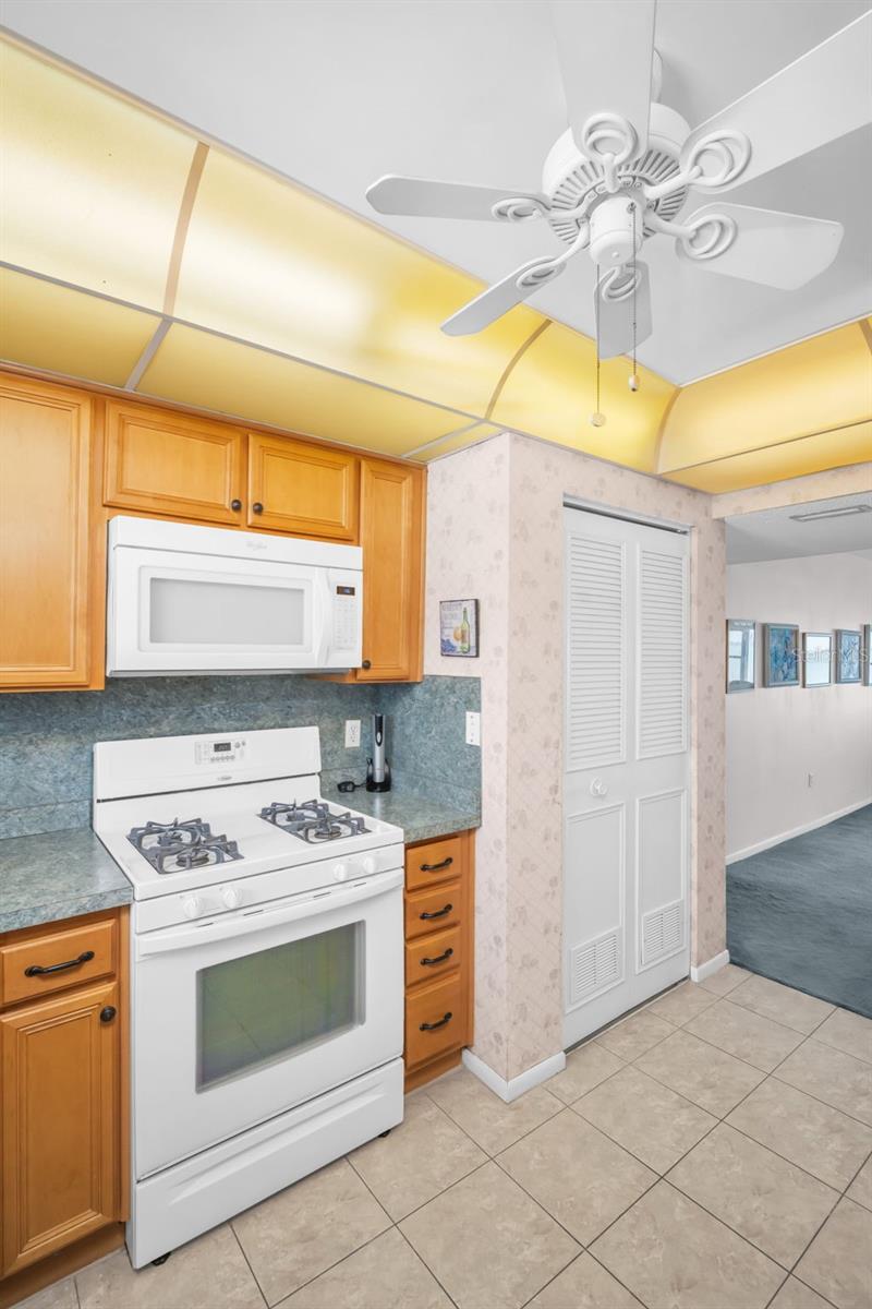 Image 14 of 28 For 5980 Shore Boulevard S 403