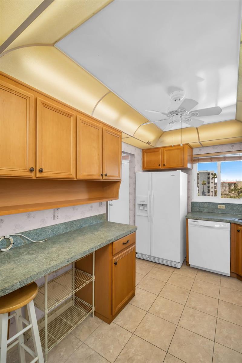Image 15 of 28 For 5980 Shore Boulevard S 403
