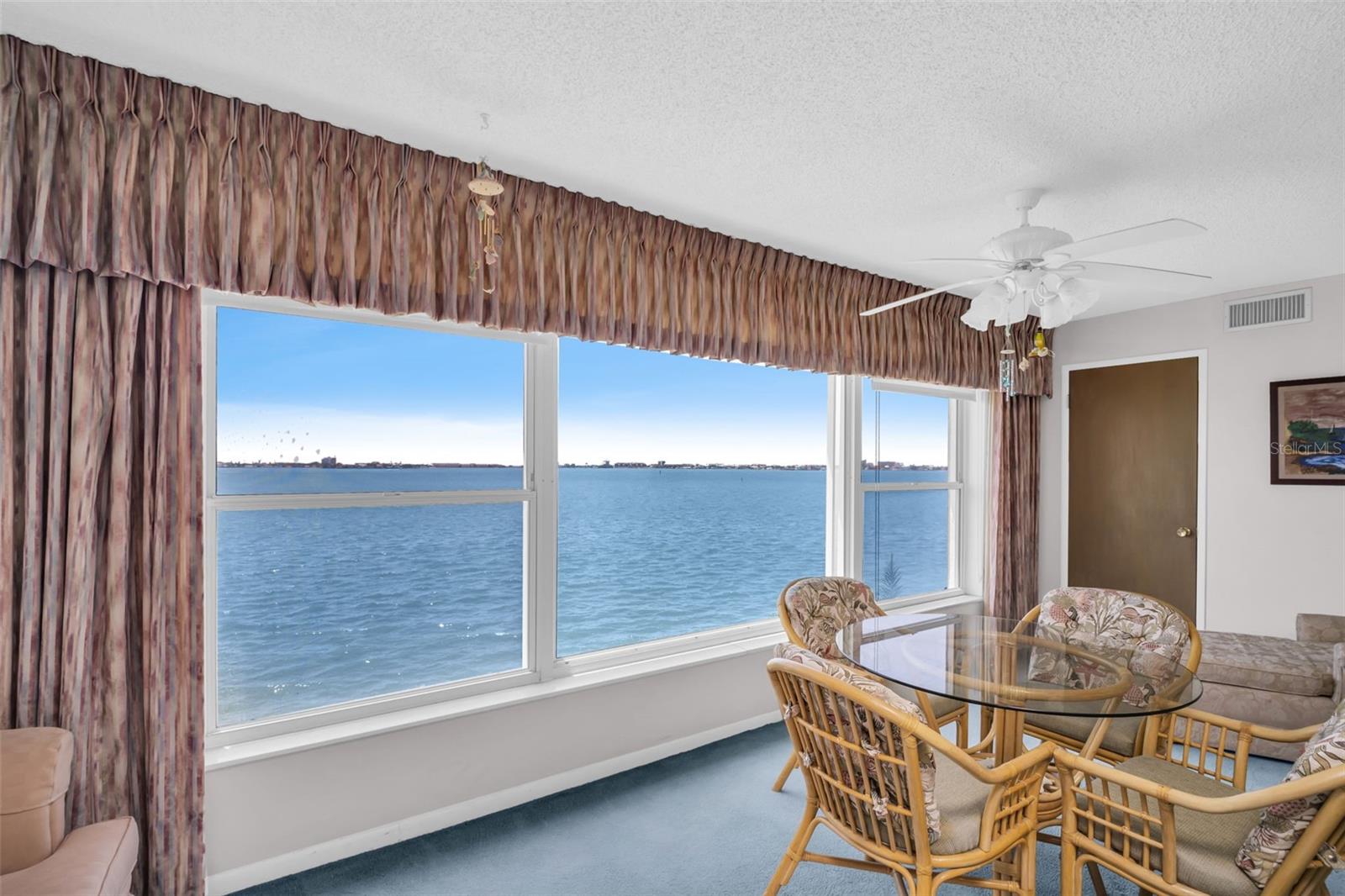 Image 7 of 28 For 5980 Shore Boulevard S 403
