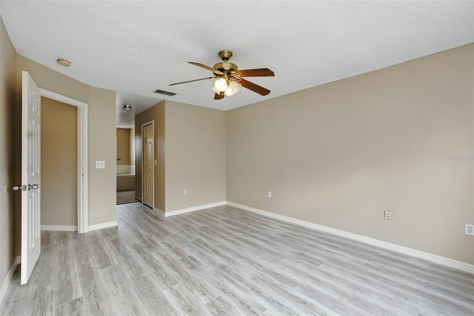 Image 21 of 45 For 2523 Jasmine Trace Drive